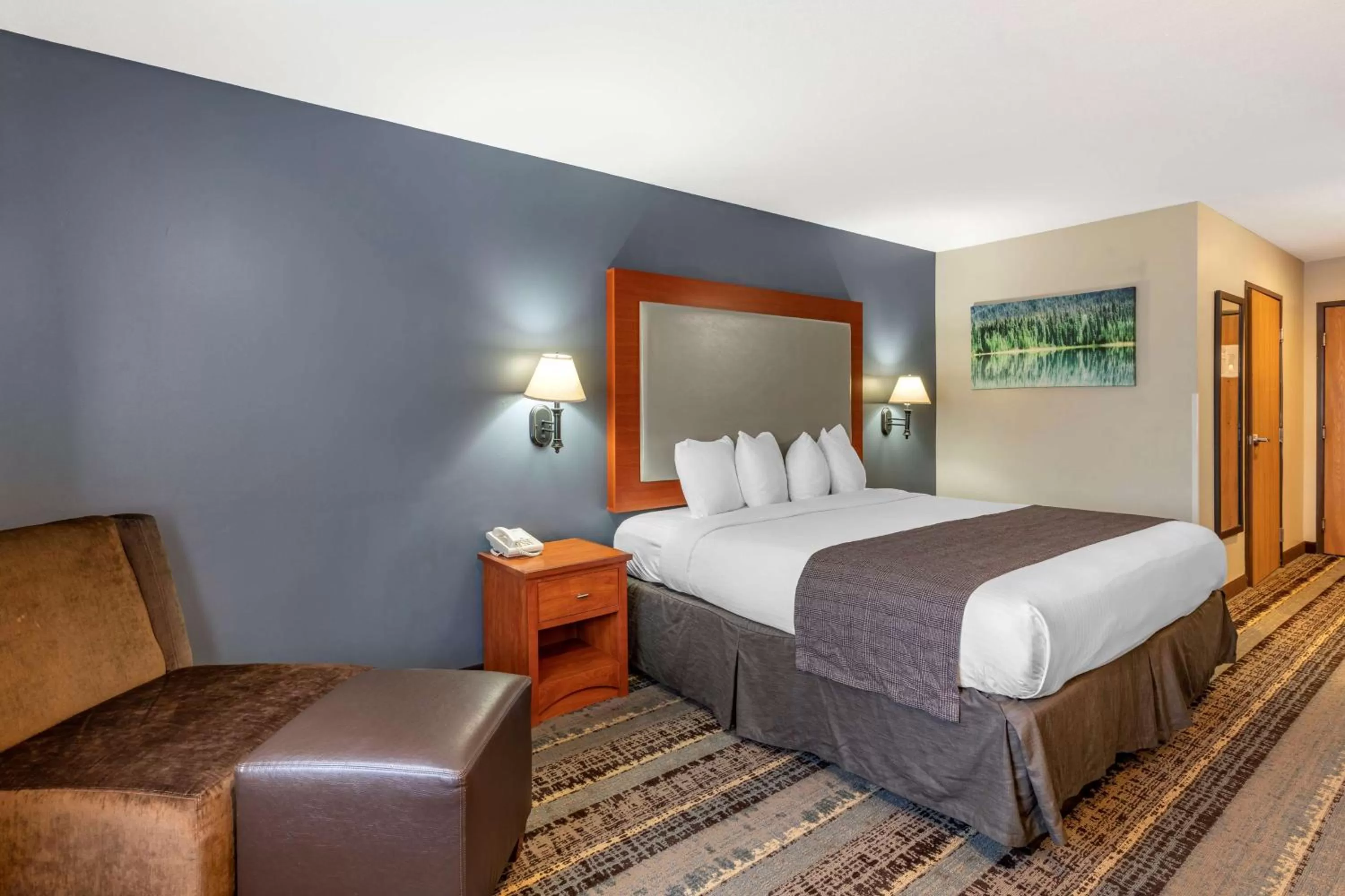 King Room - Disability Access in Best Western Newberg Inn