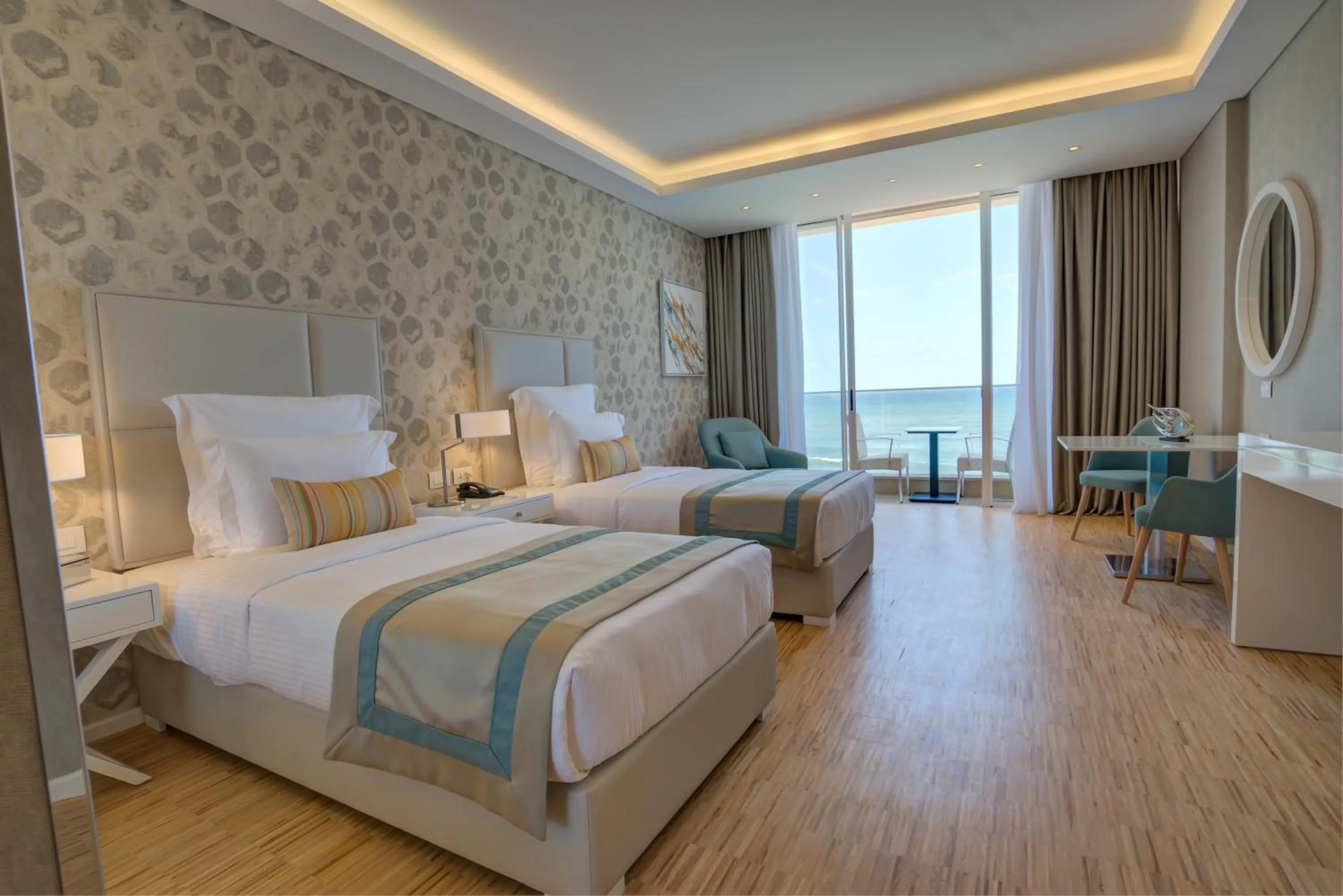 Twin Deluxe Bay Room in Lancaster Eden Bay