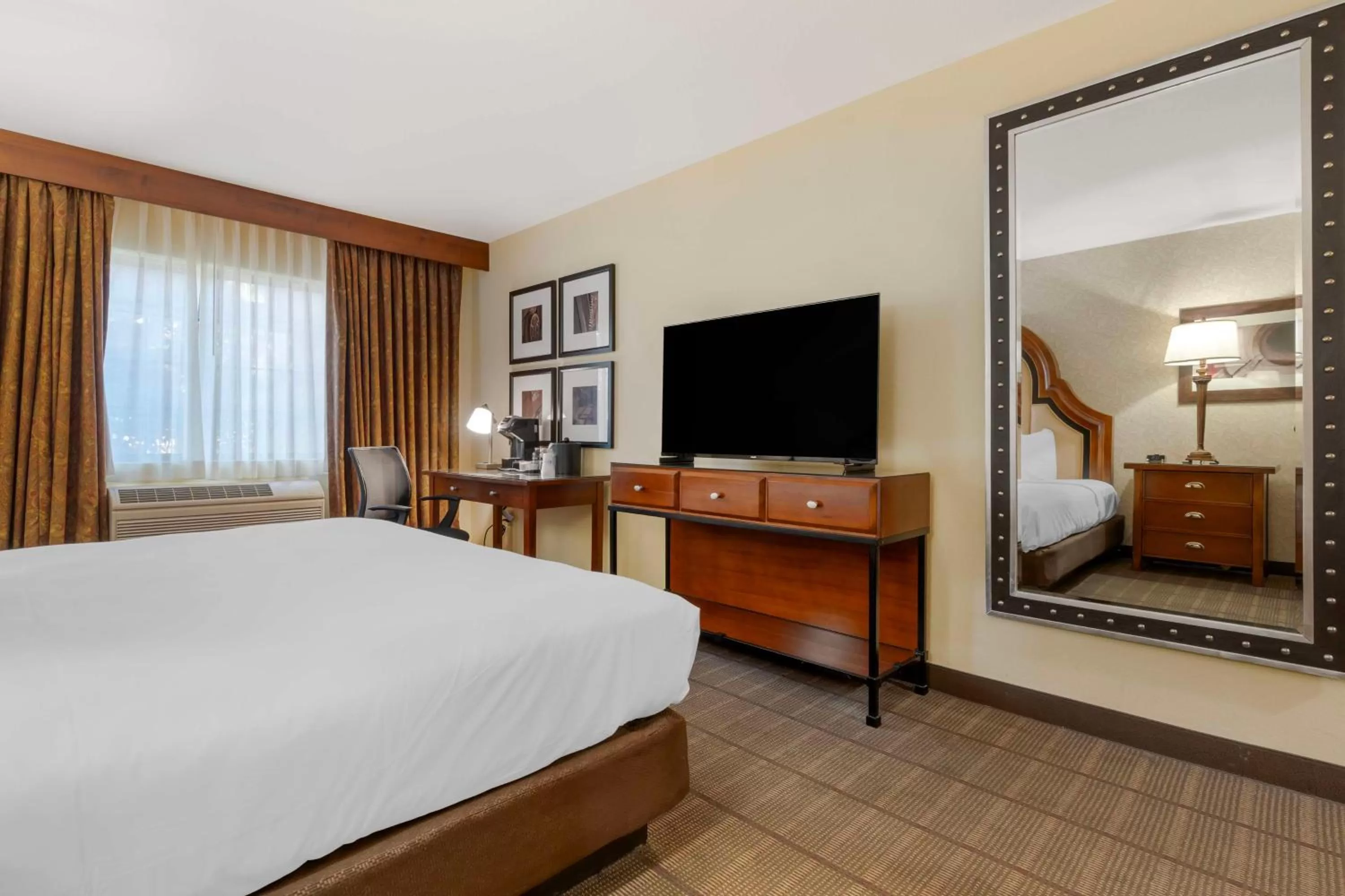 King Room with Balcony - Smoking in Best Western Plus Boomtown Casino Hotel