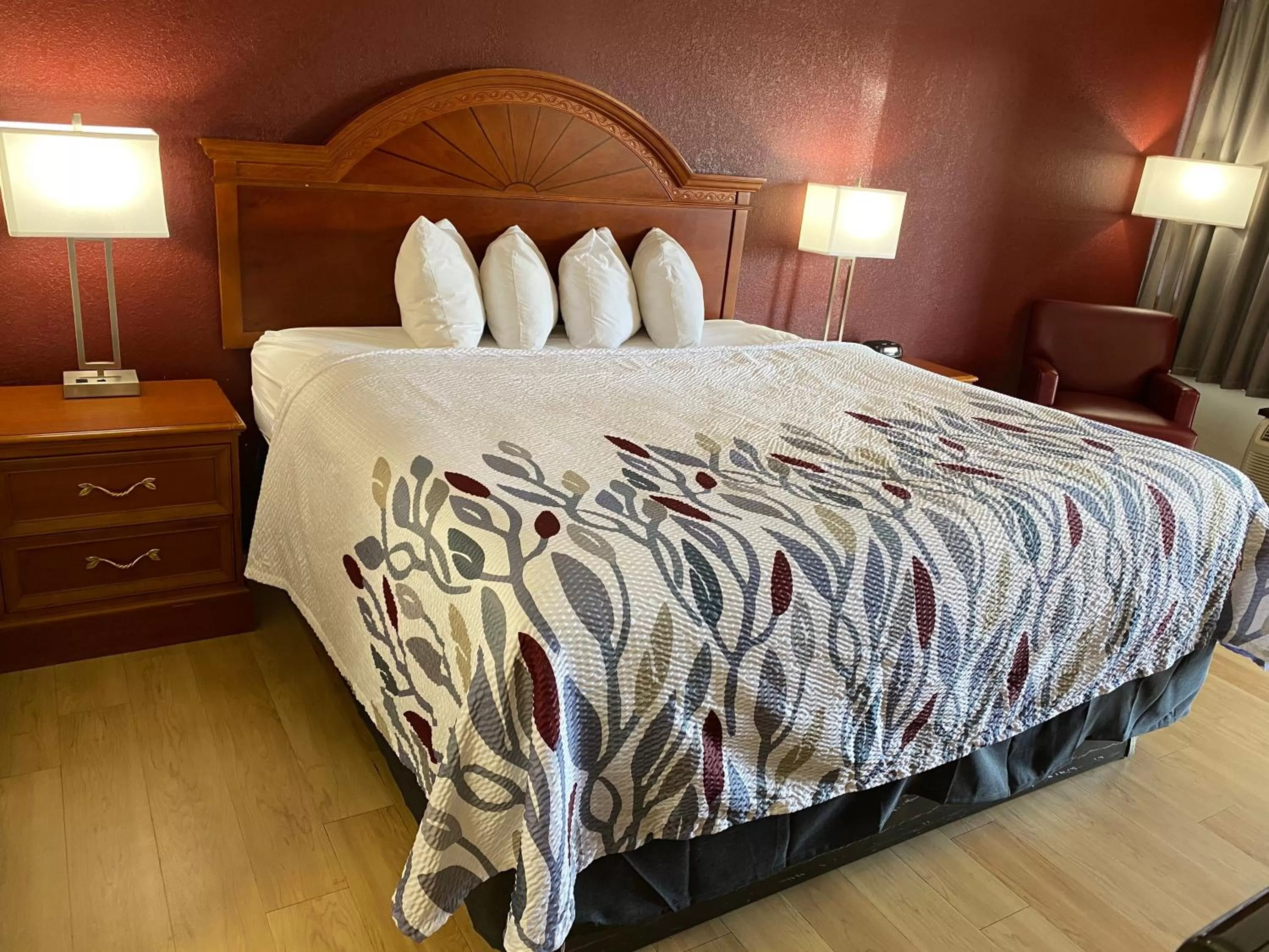 Superior King Room - Non-Smoking in Red Roof Inn Wheelersburg