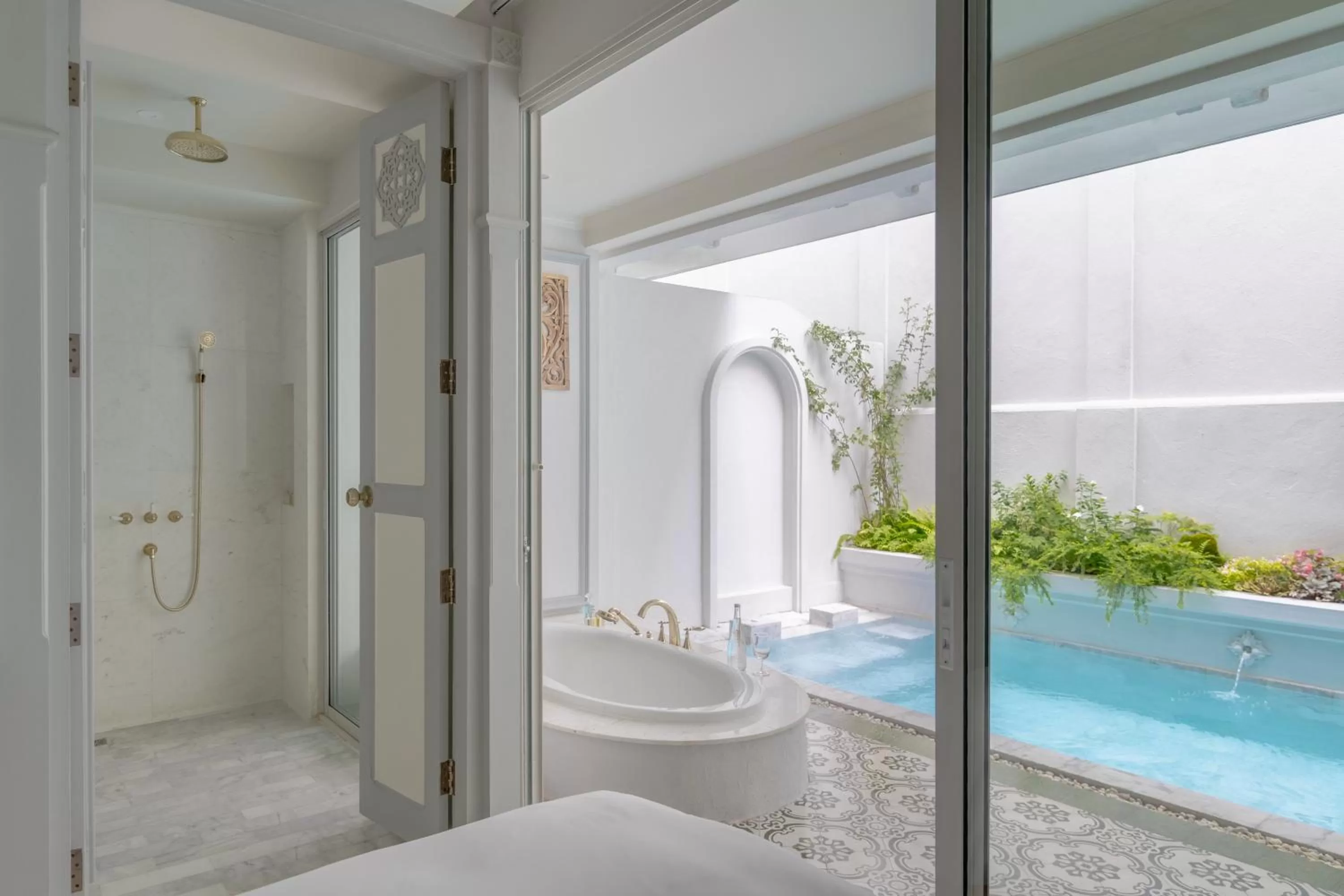 Junior Suite with Private Pool in The Inside House