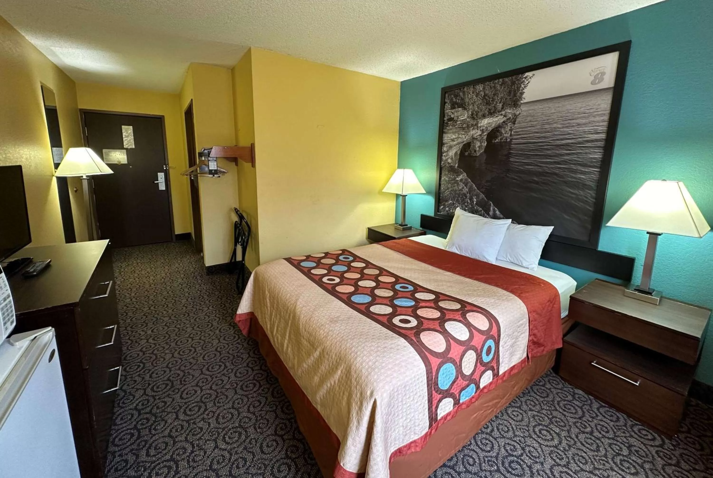 Deluxe King Room - Non-Smoking in Super 8 by Wyndham Appleton