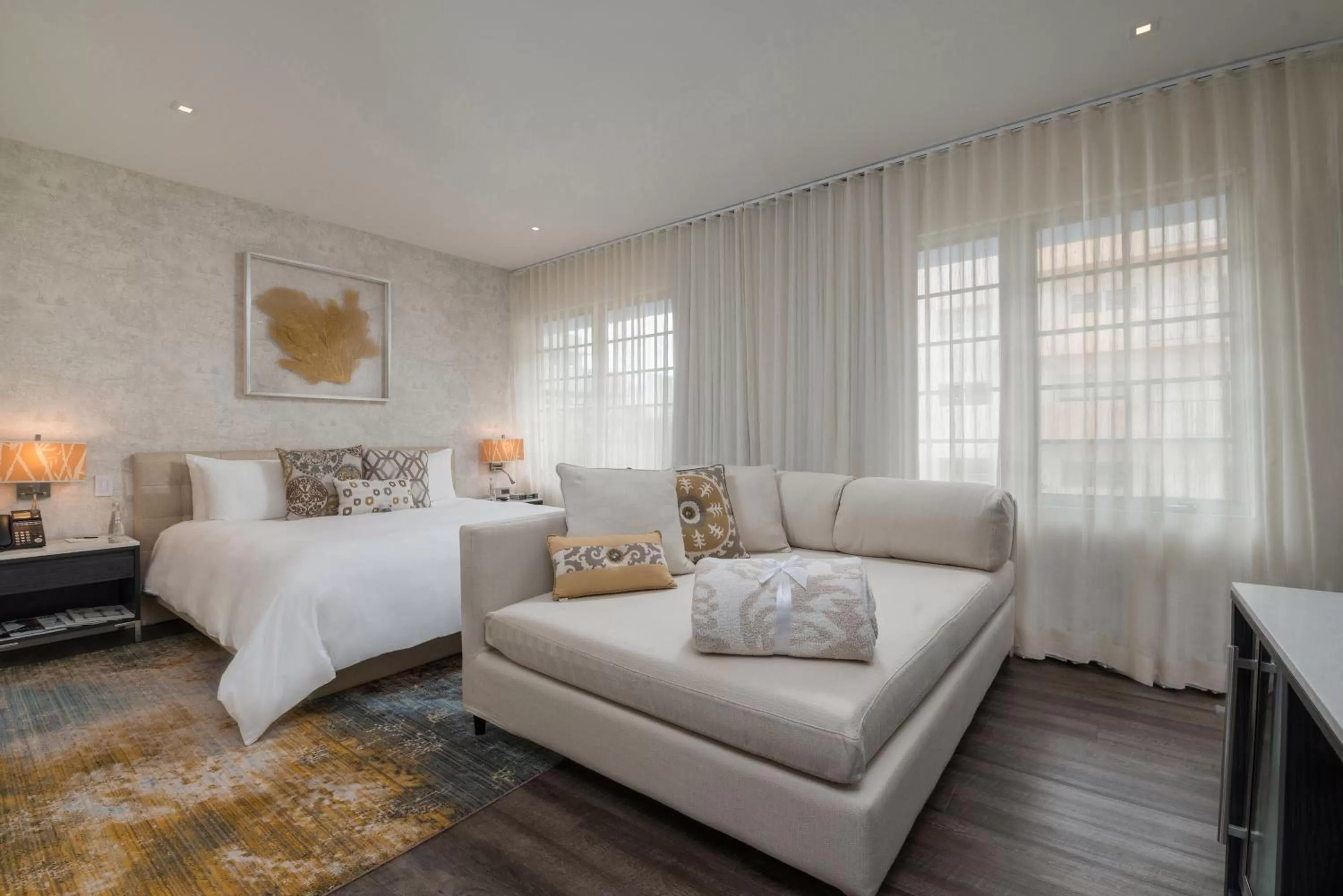 Deluxe Suite in The Marlin Hotel