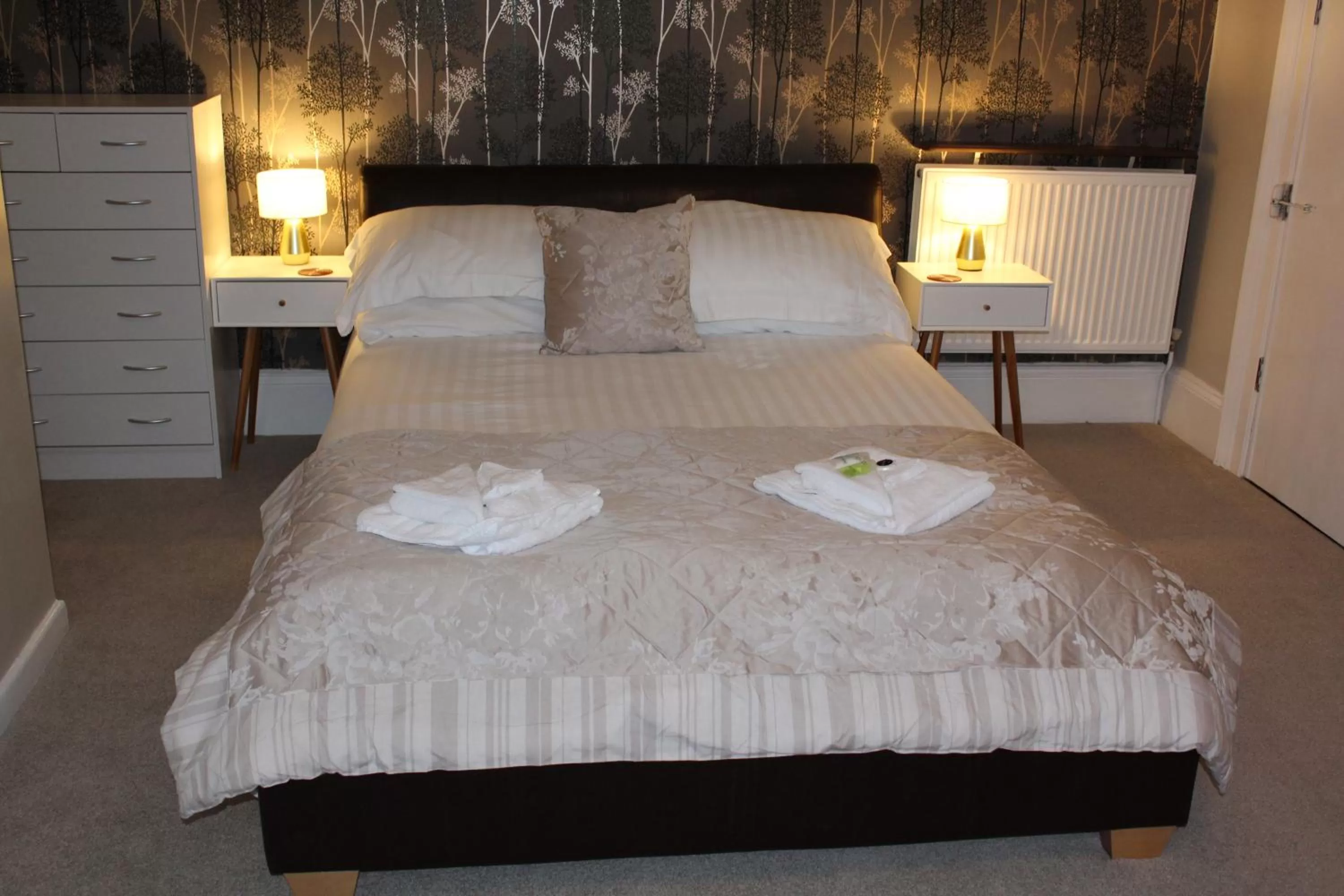 Deluxe King Room in The Darnley Hotel