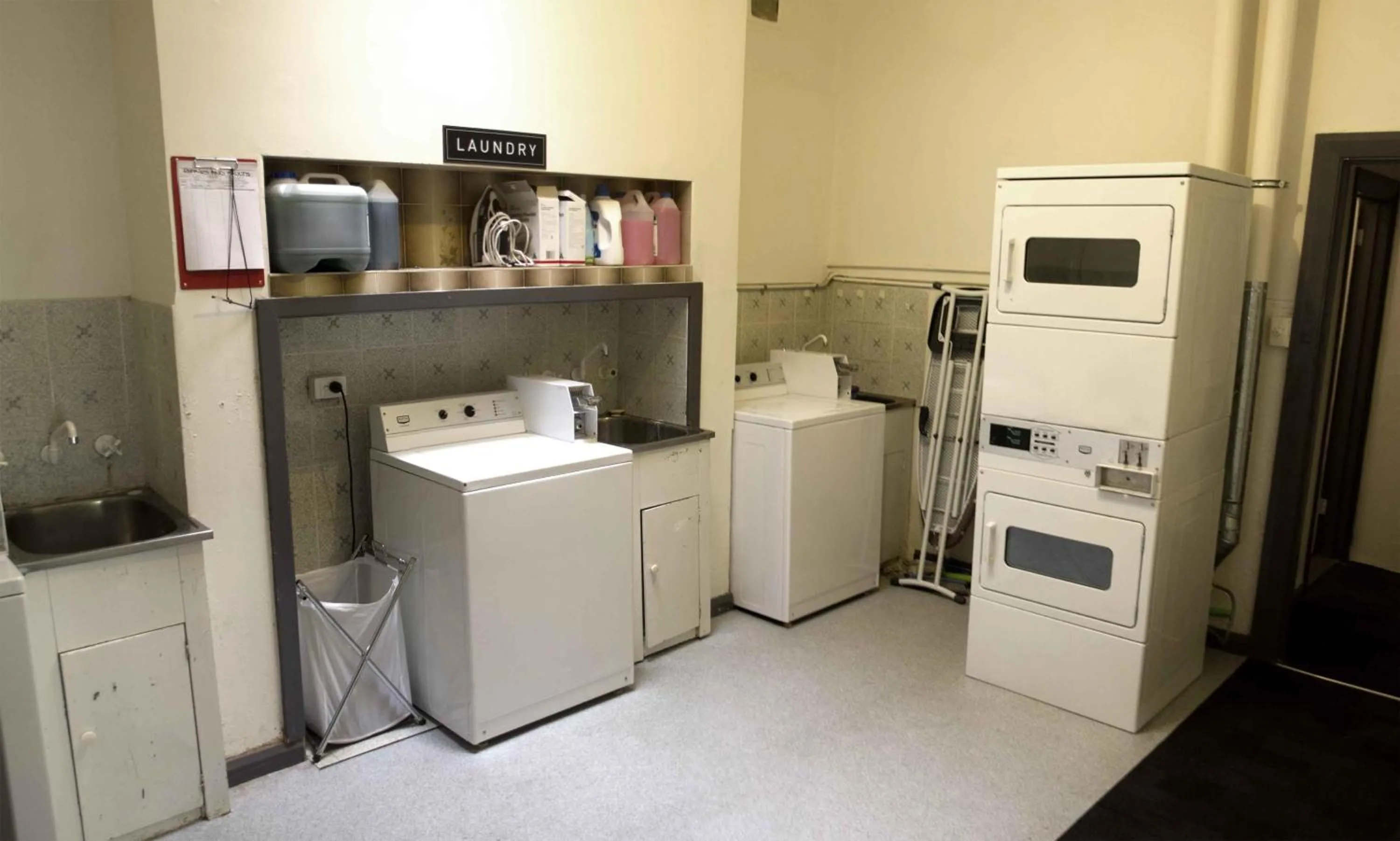 Bed in 4-Bed Female Dormitory Room in The Shiralee