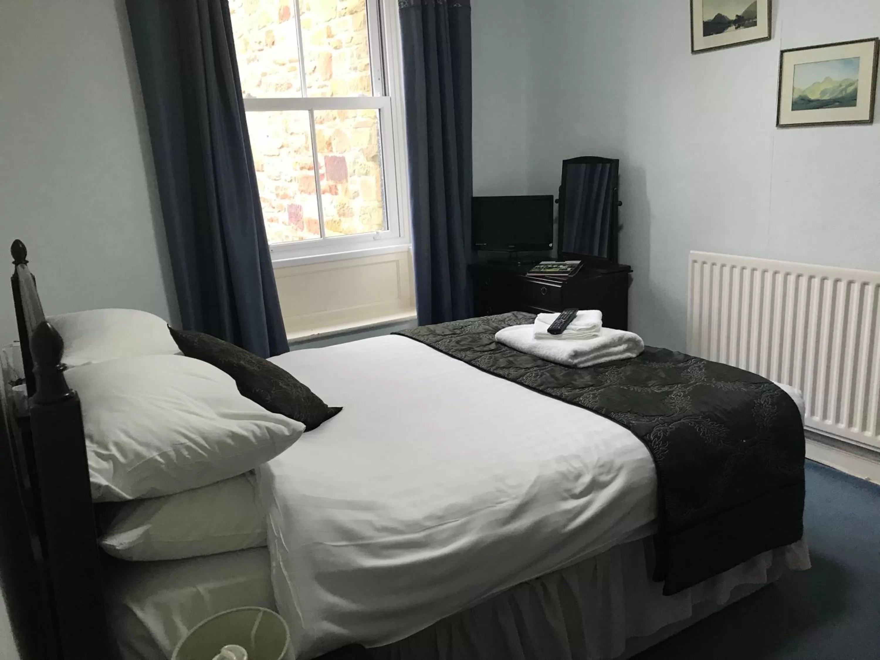 Double Room with Private Bathroom - single occupancy in Stanley Arms Hotel