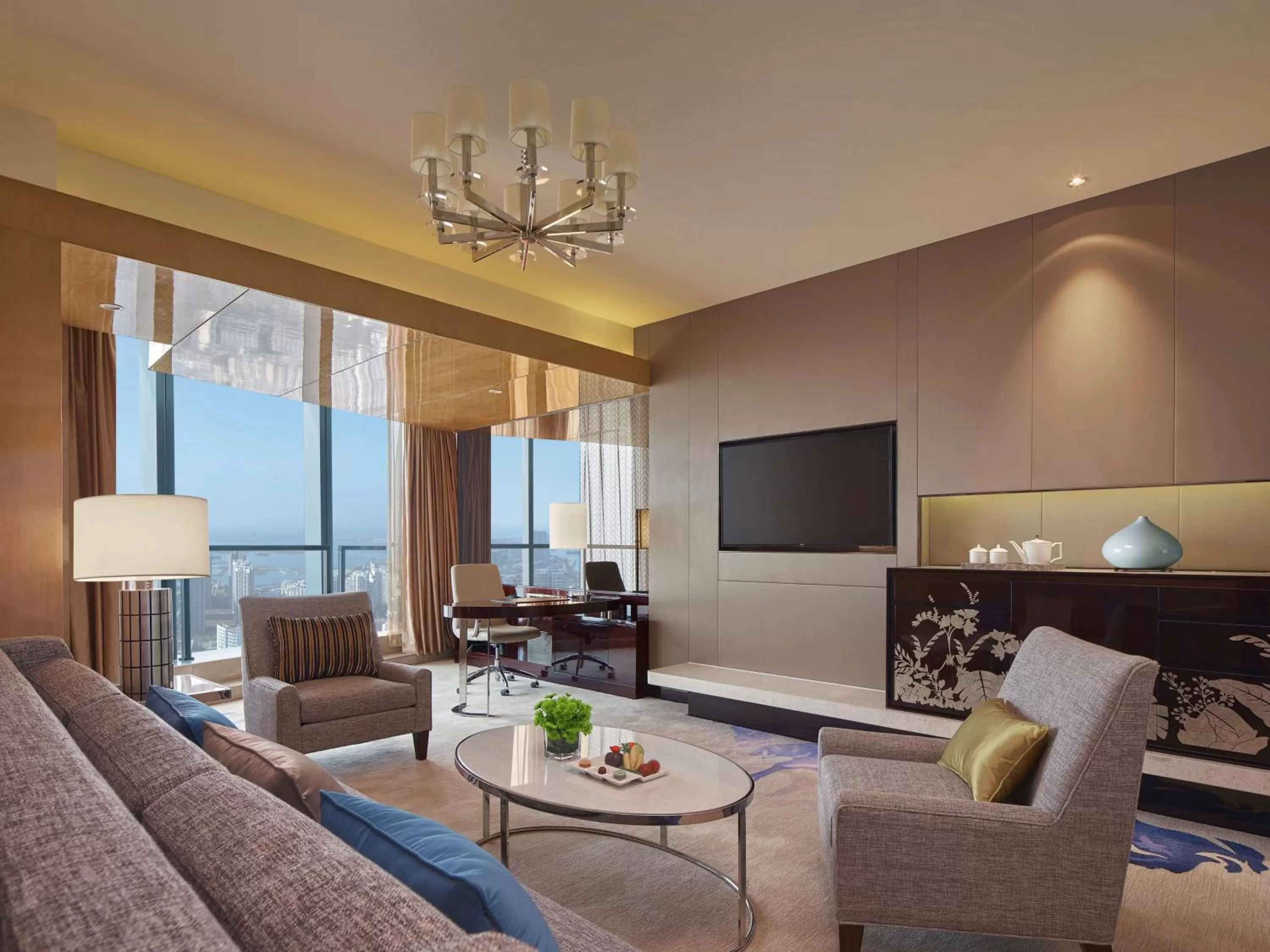 Ocean View King Suite with Lounge Access in Hilton Haikou