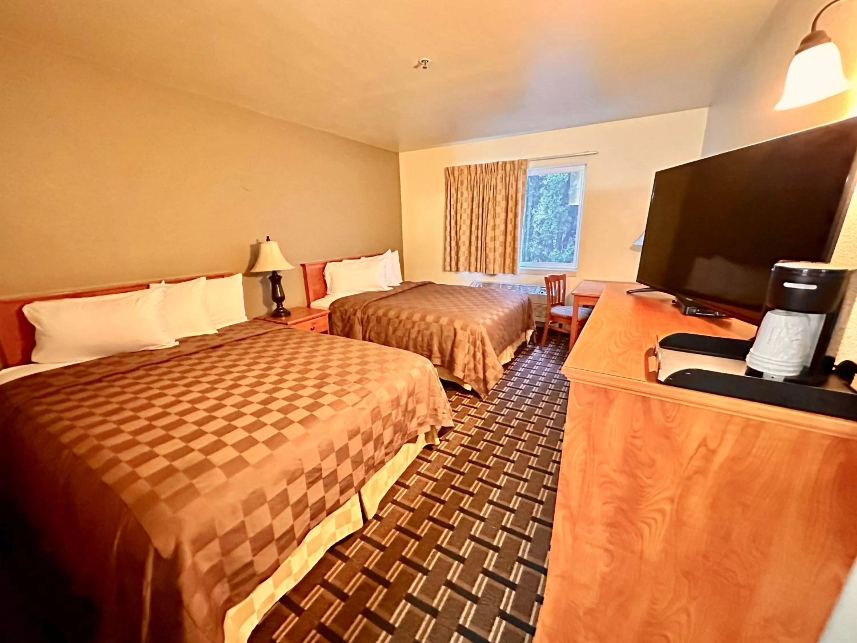 Queen Room with Two Queen Beds - Non-Smoking in FairBridge Inn & Suites Kellogg