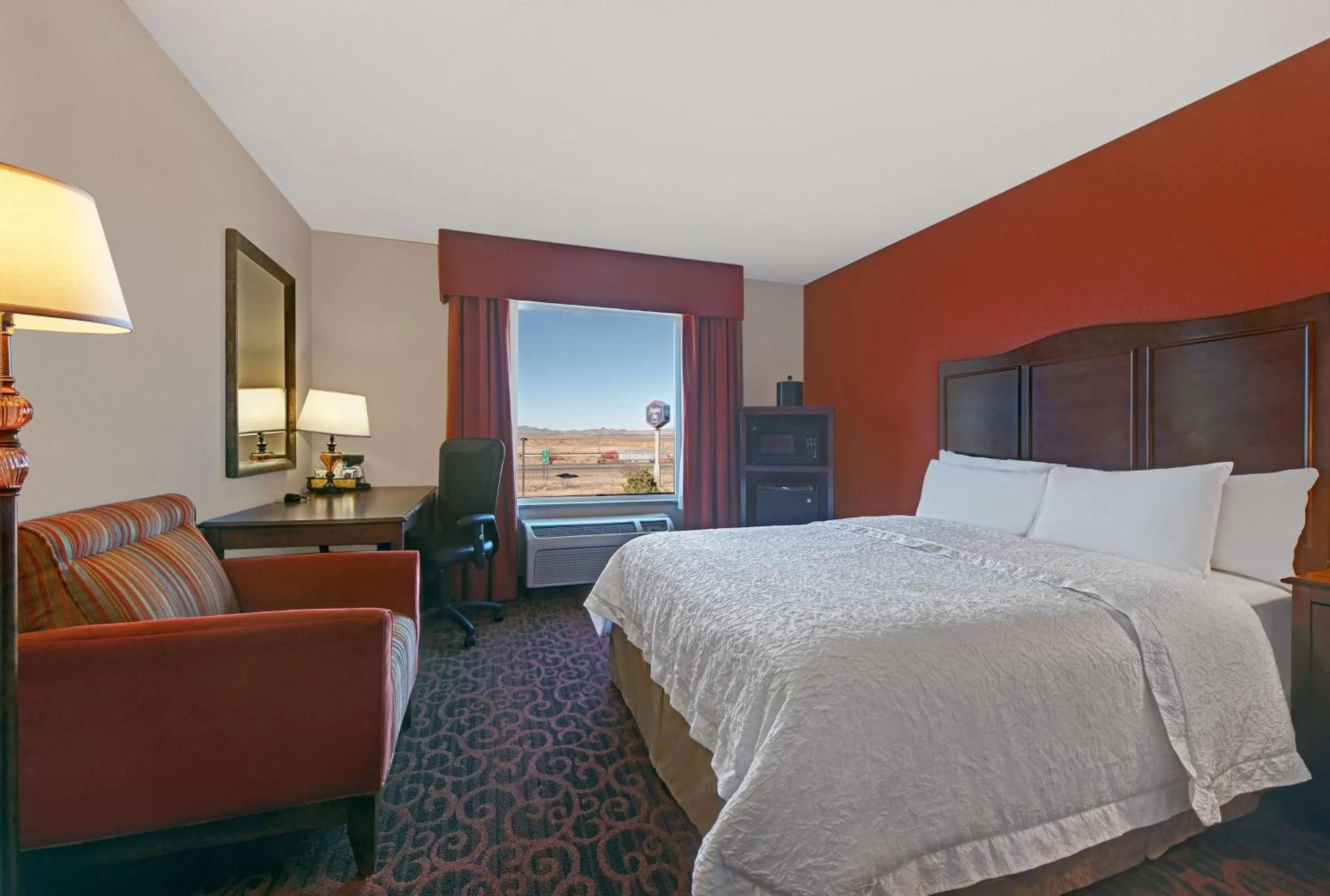 King Room with Accessible Tub - Mobility and Hearing Access/Non-Smoking in Hampton Inn Deming