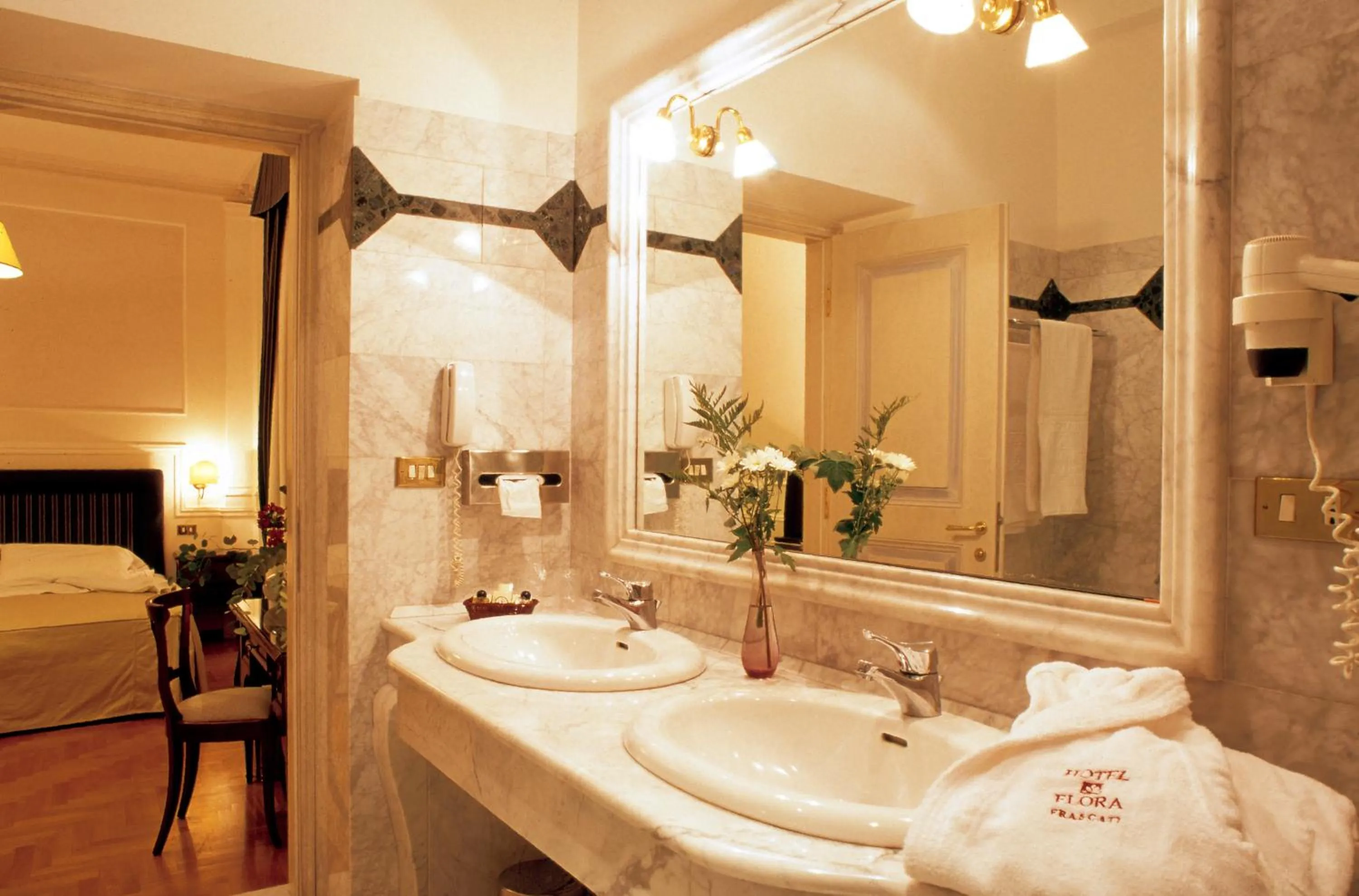 Superior Double Room in Hotel Flora