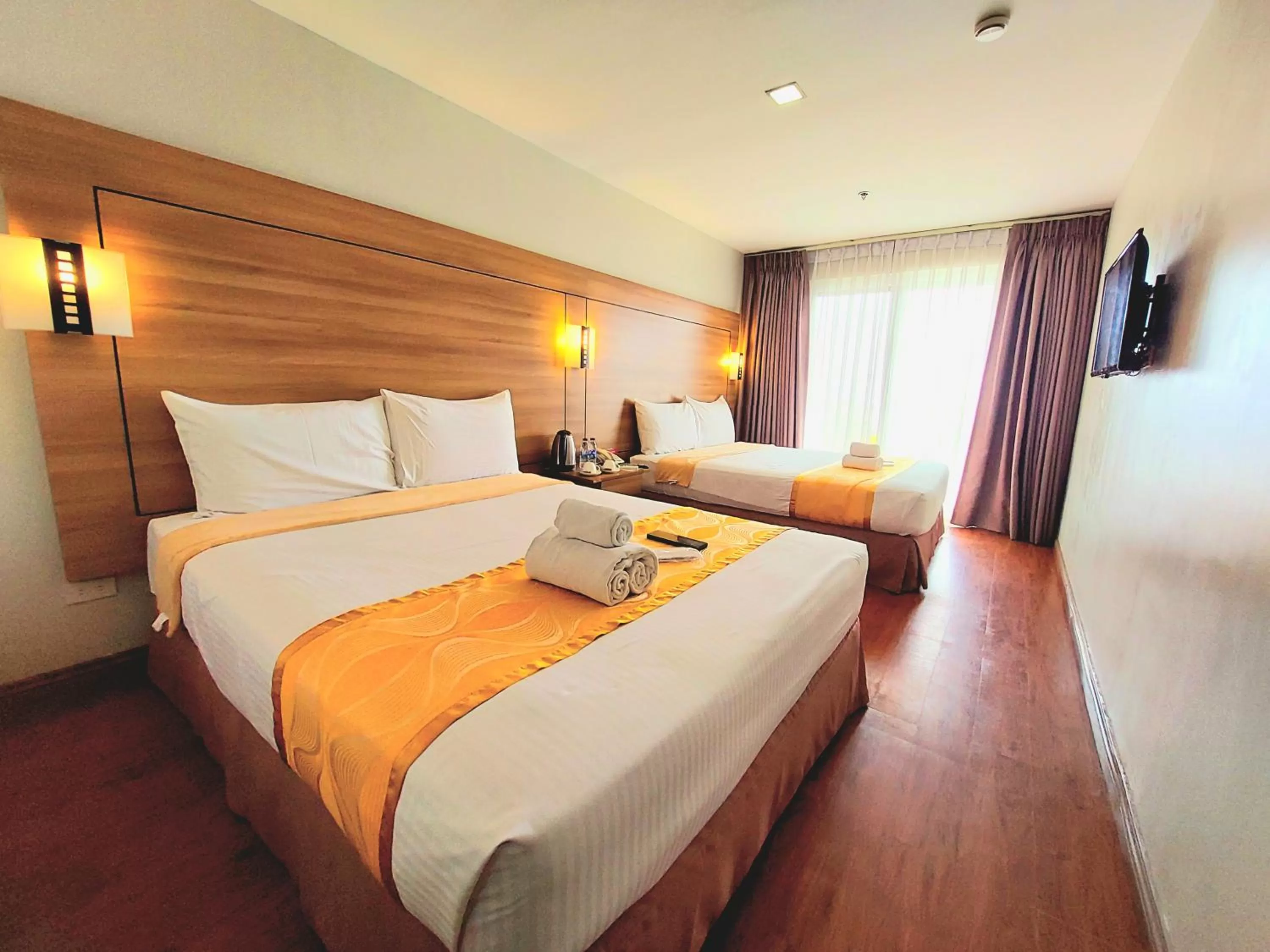 Deluxe Lake View Room in Tagaytay Hotel SixB