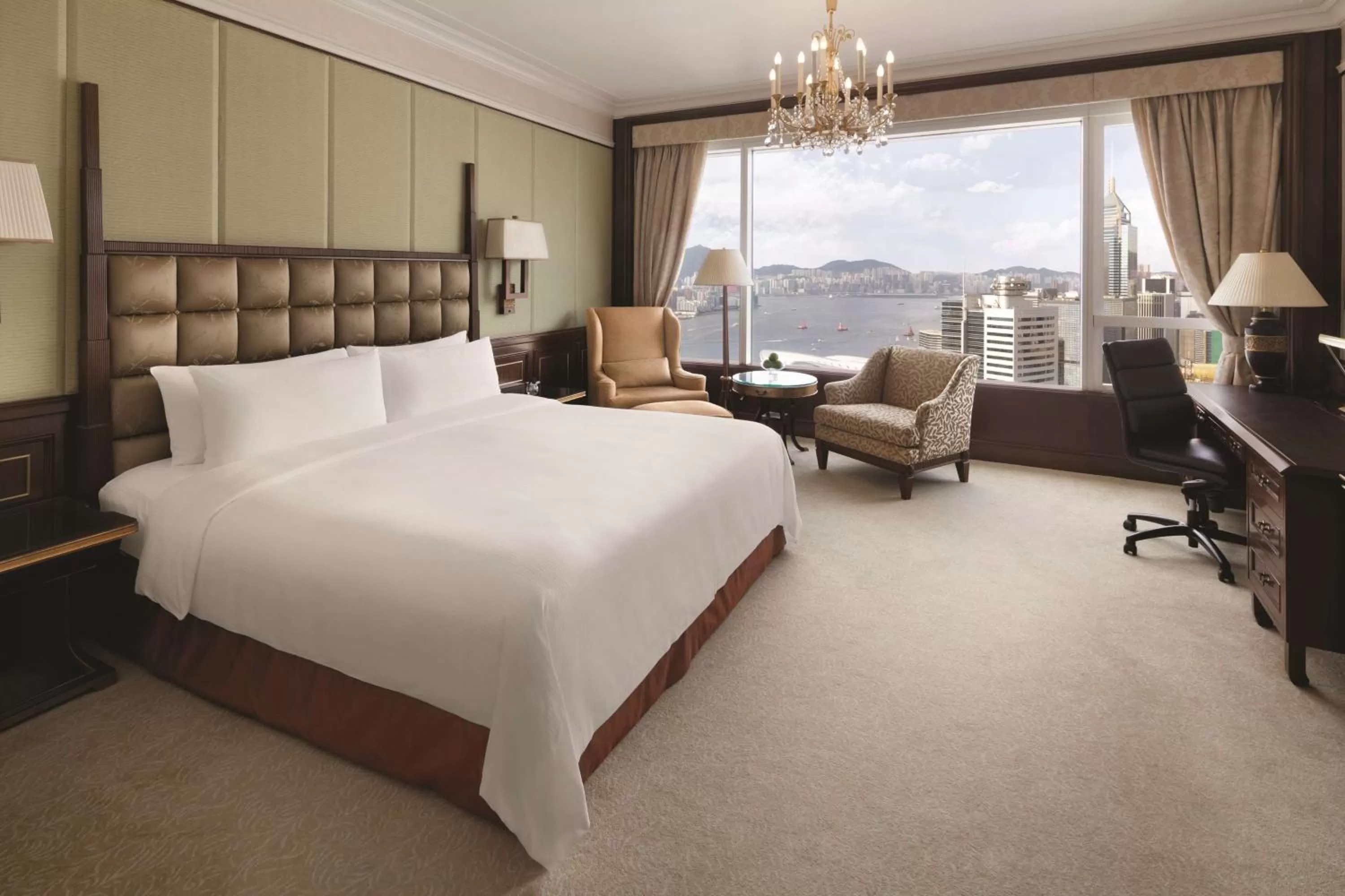 Island Shangri-La Deluxe Harbor View King Room in Island Shangri-La, Hong Kong