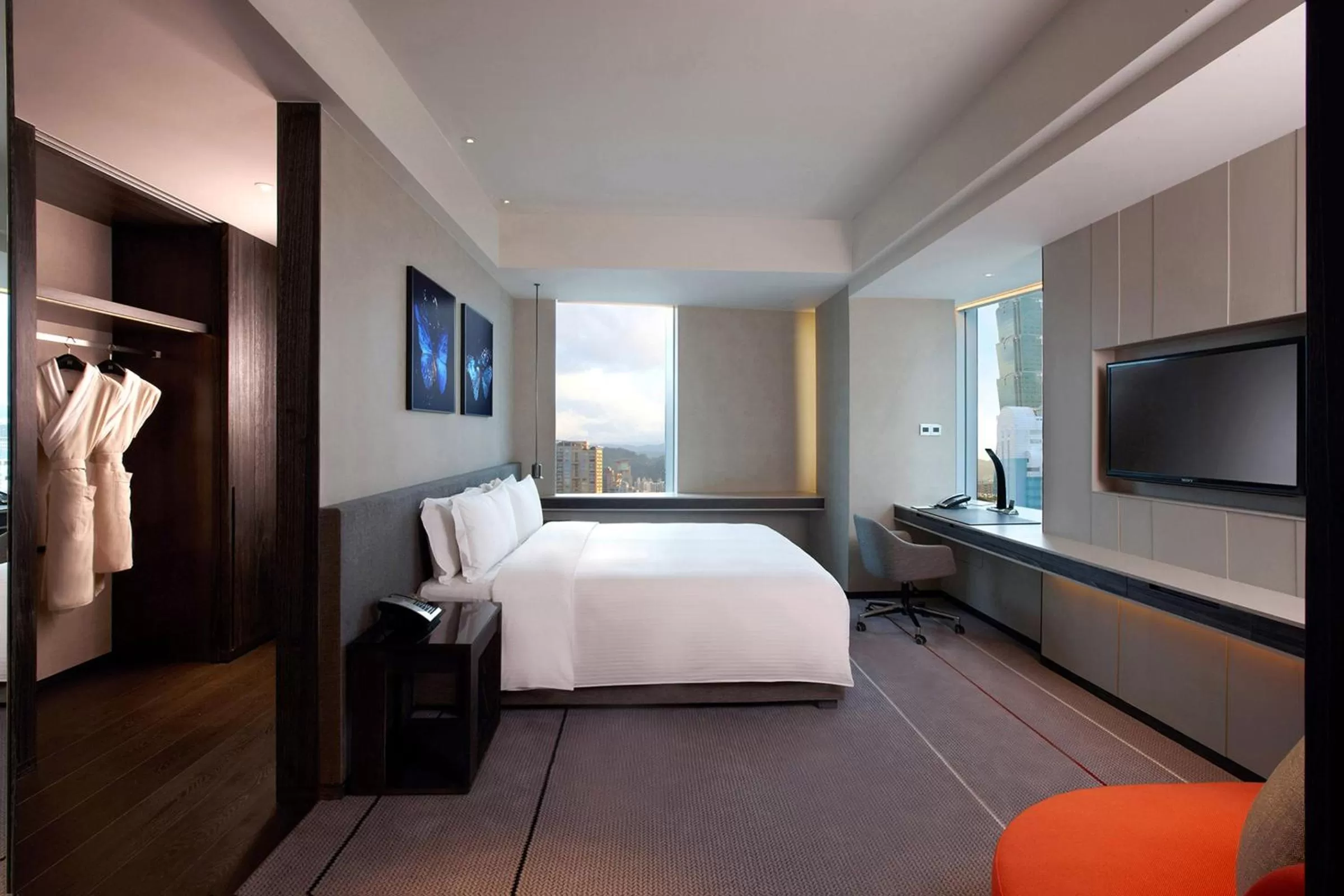 Premium King Room with Landmark View in Humble House Taipei, Curio Collection by Hilton