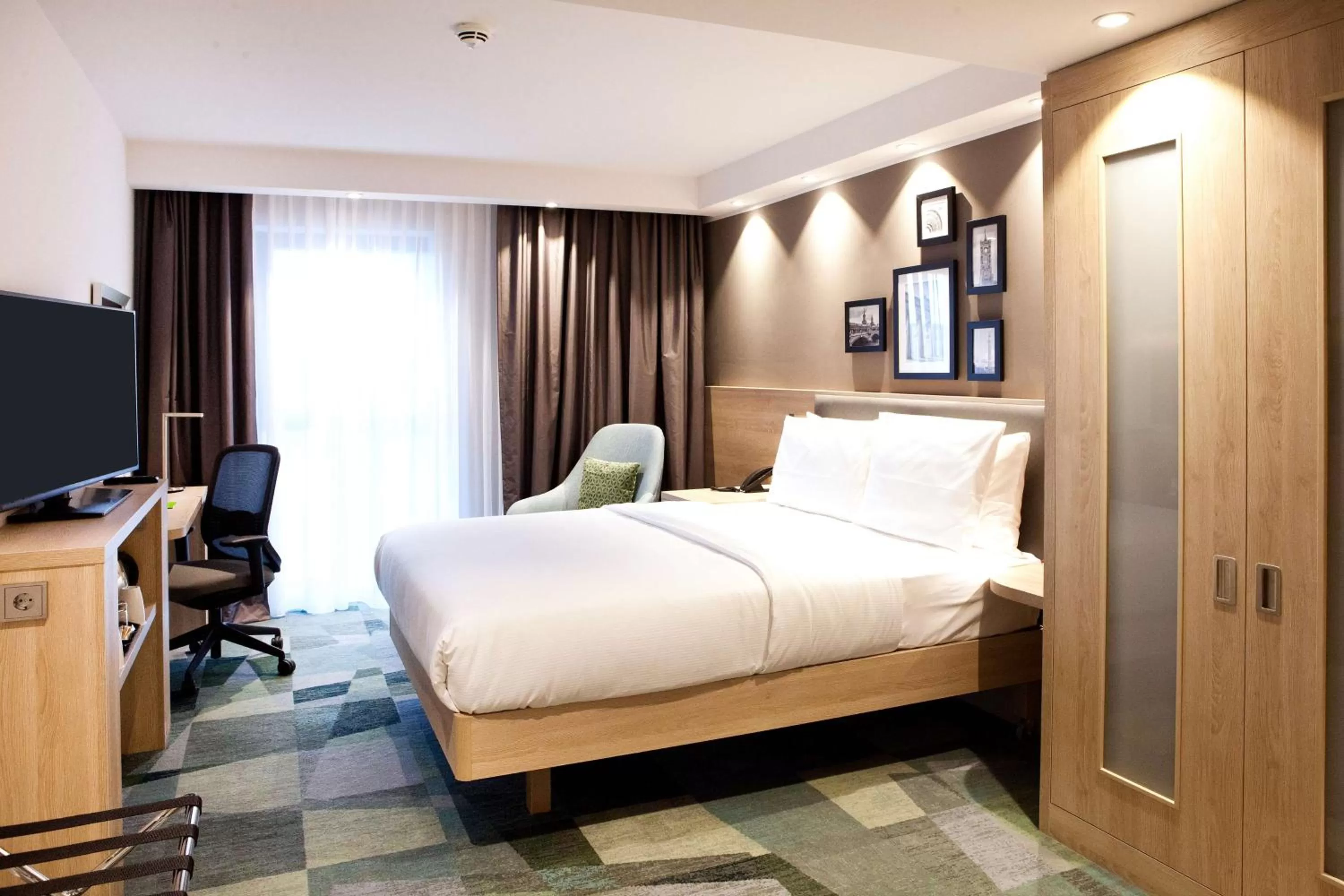 Queen Room - Mobility Access in Hampton By Hilton Berlin City East Side Gallery