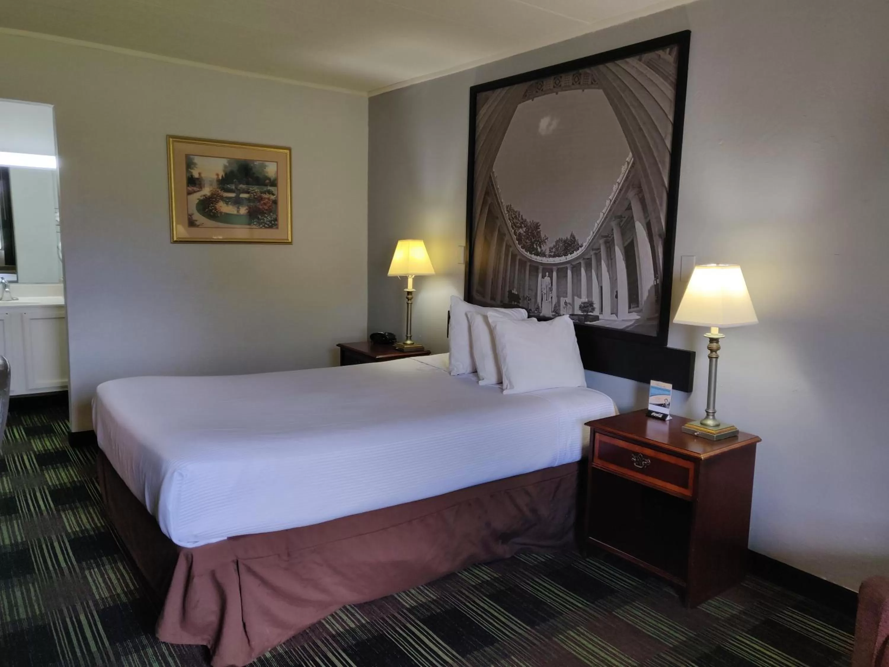 Deluxe Room in Sprucewood Inn