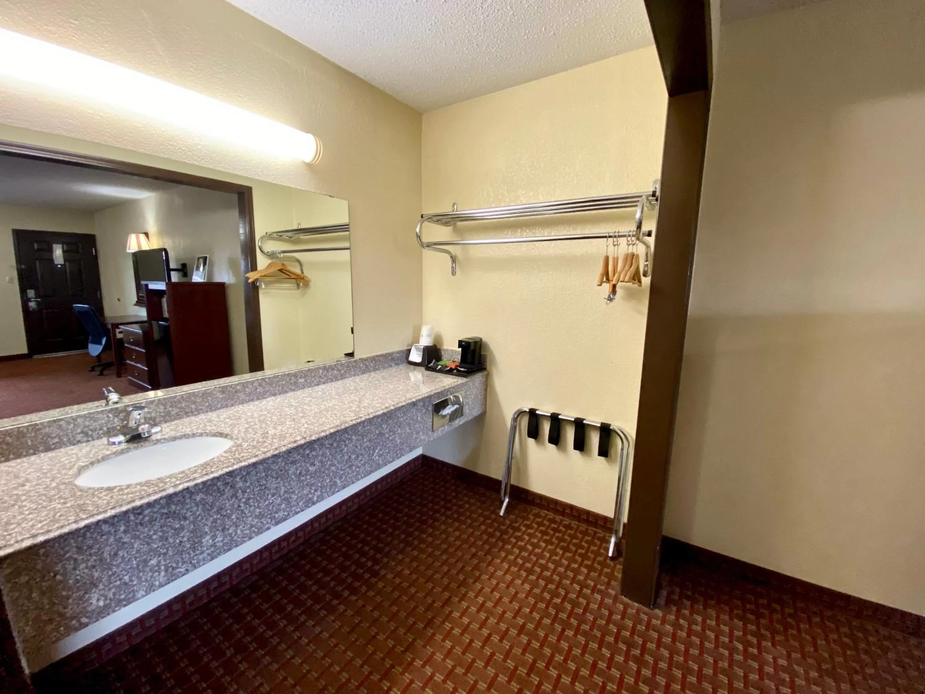 Queen Room with Two Queen Beds - Non-Smoking in Super 8 by Wyndham Shawnee