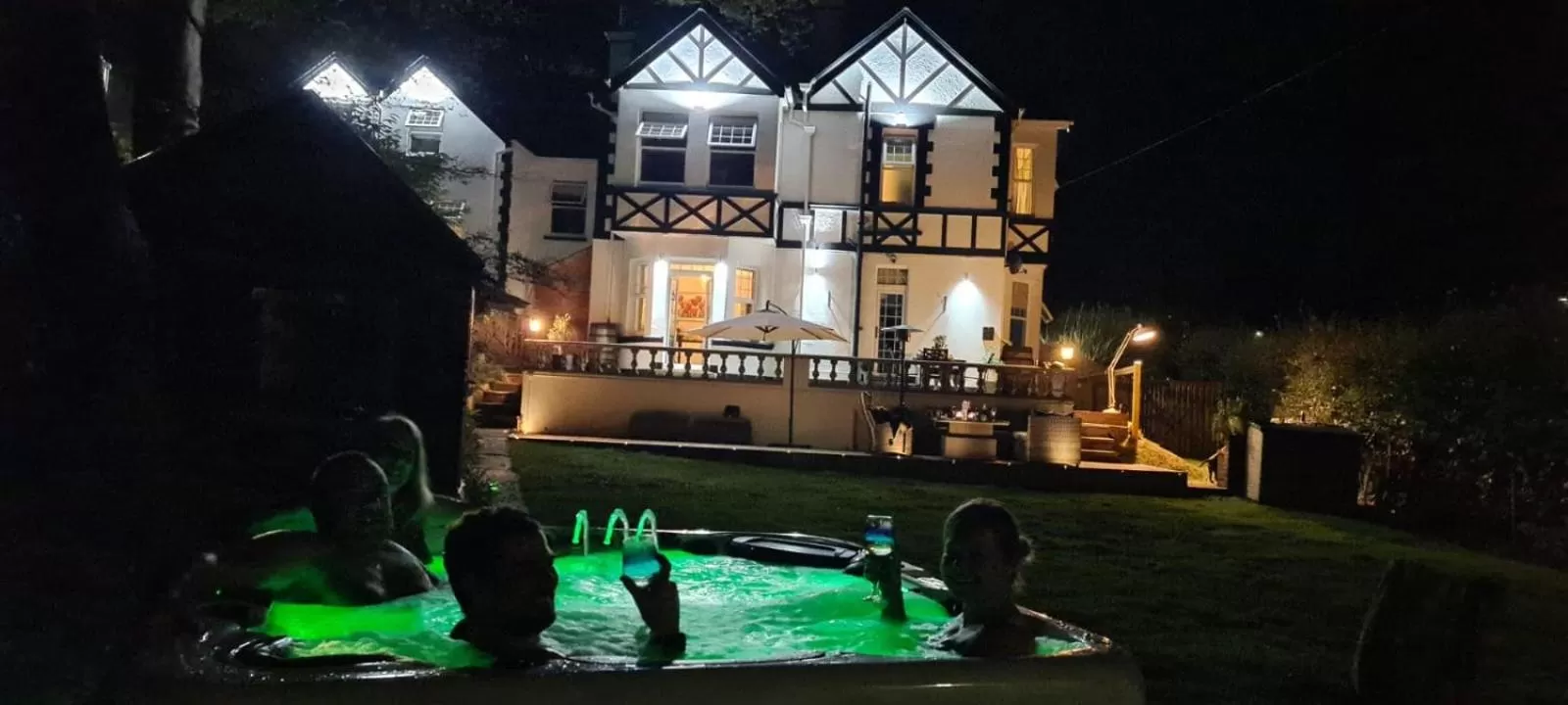 Twin Room with Shared Bathroom in NORTHRISE RETREAT