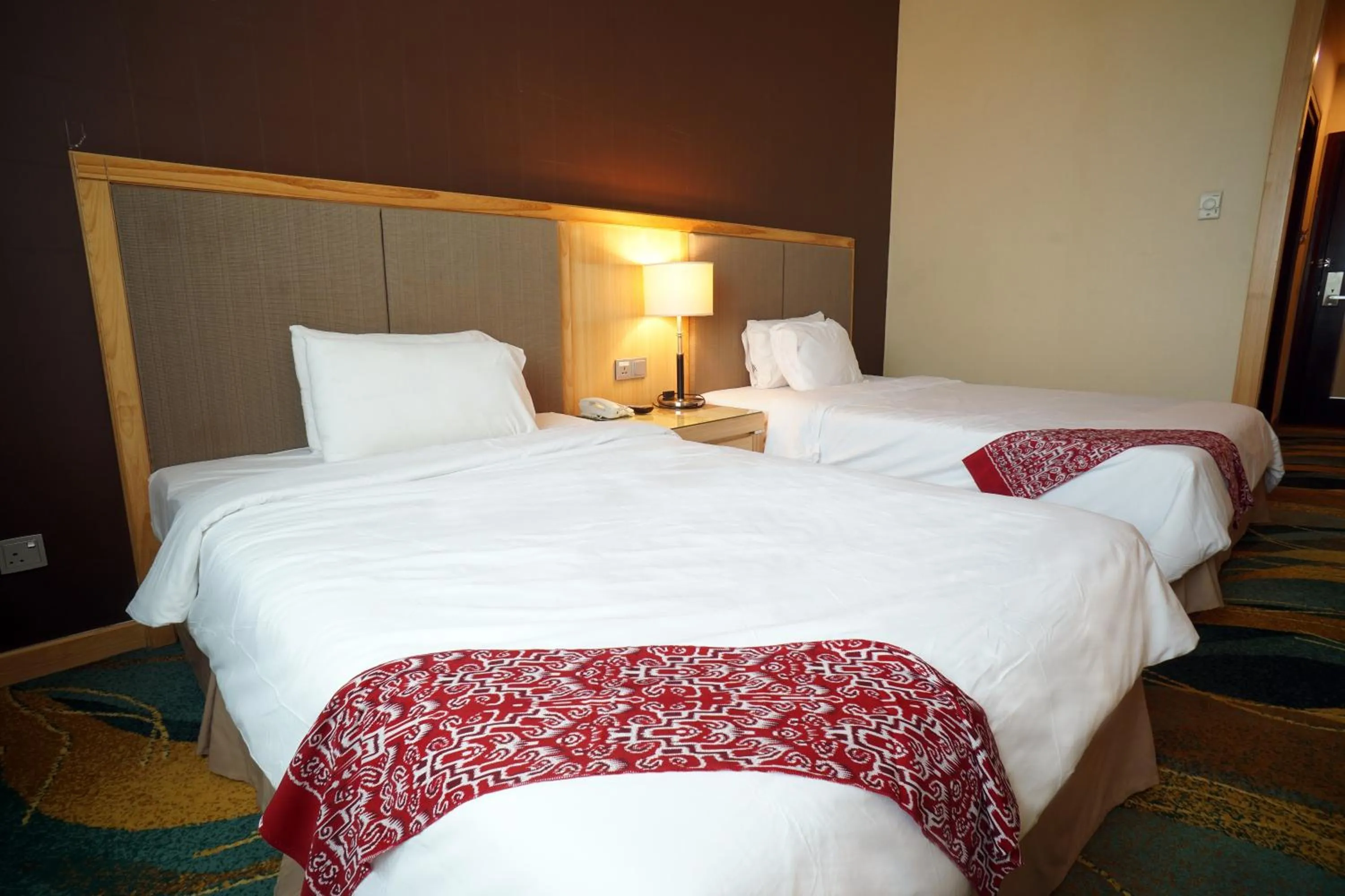 Superior Twin Room in Imperial Palace Hotel