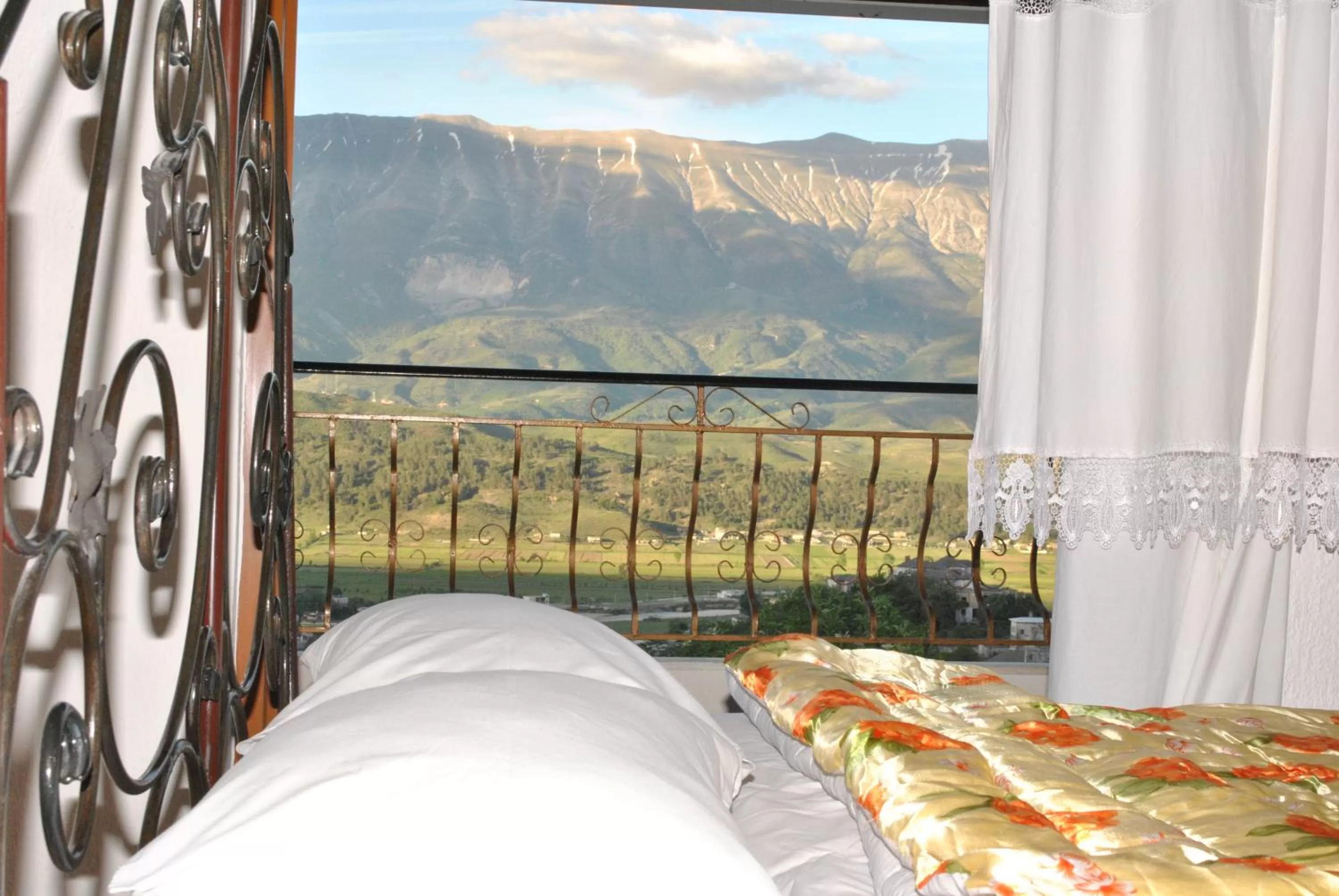 Deluxe Double Room (2 Adults + 1 Child) in Guesthouse Mele