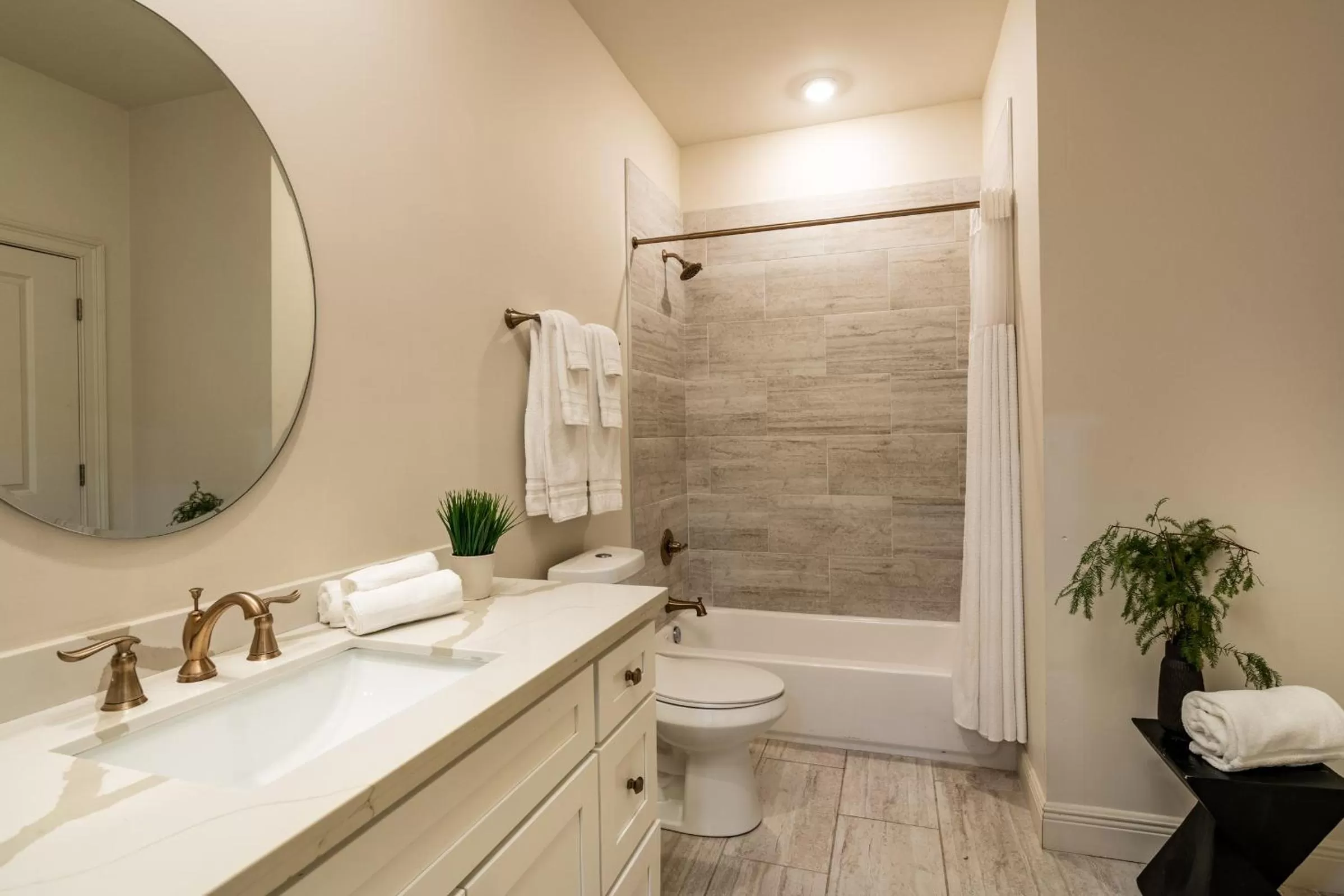 Two-Bedroom Apartment in The Alexandre