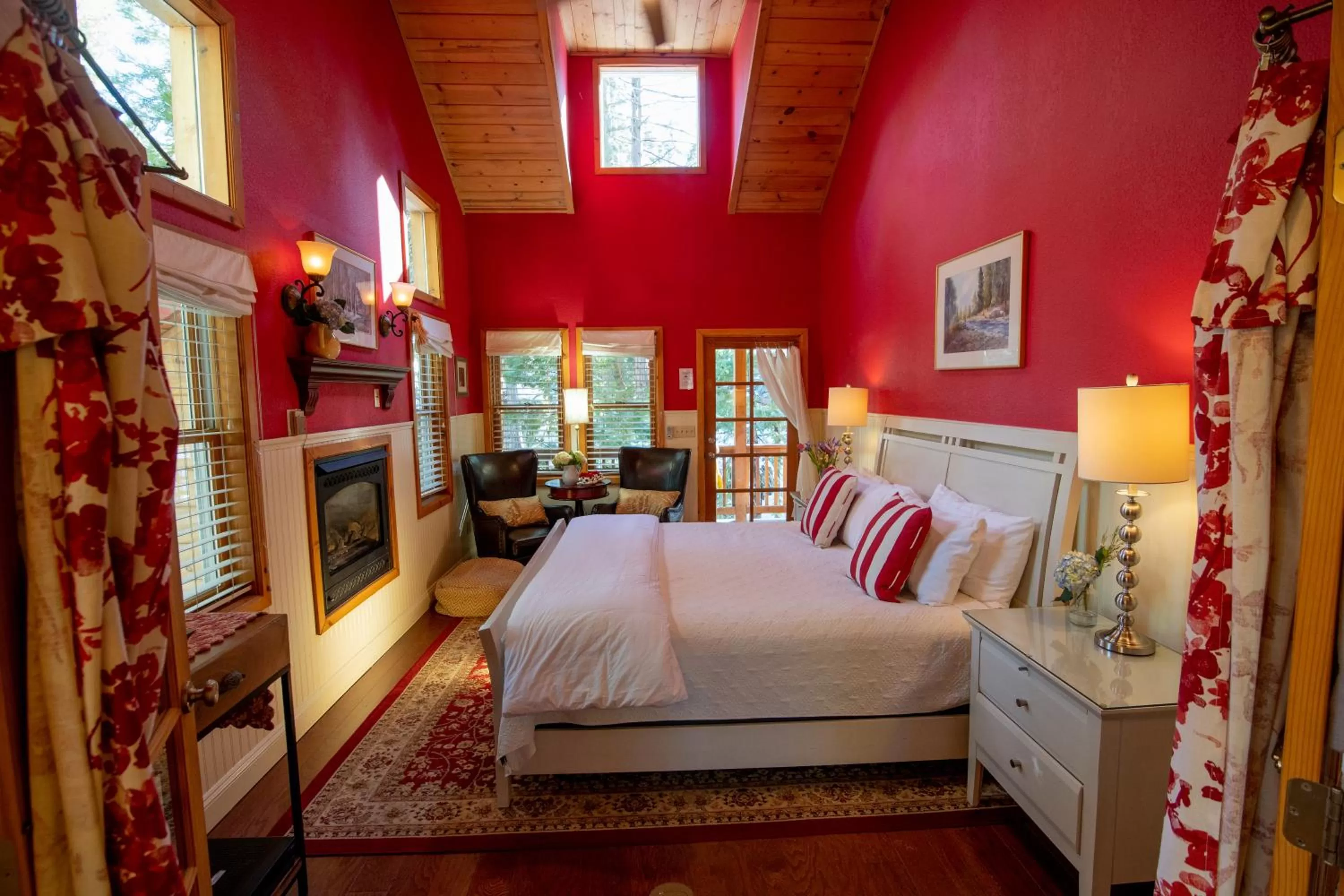 Deluxe King Suite in Elliott House Boutique Hotel