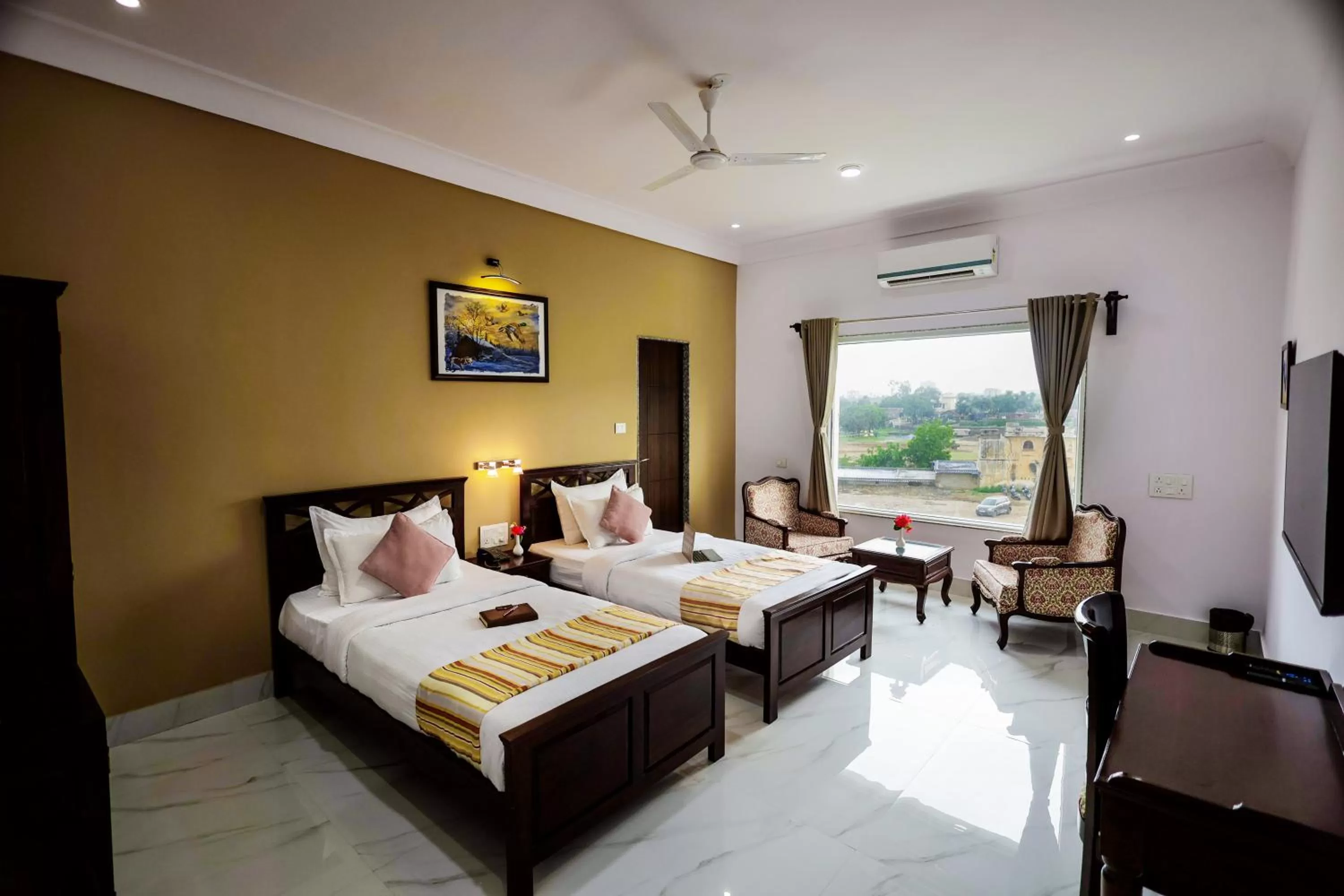 Deluxe Twin Room: Complimentary Pick up from Railway Station, Welcome Drink, F&B Discount 10% in Revaas Lake View Boutique Stay