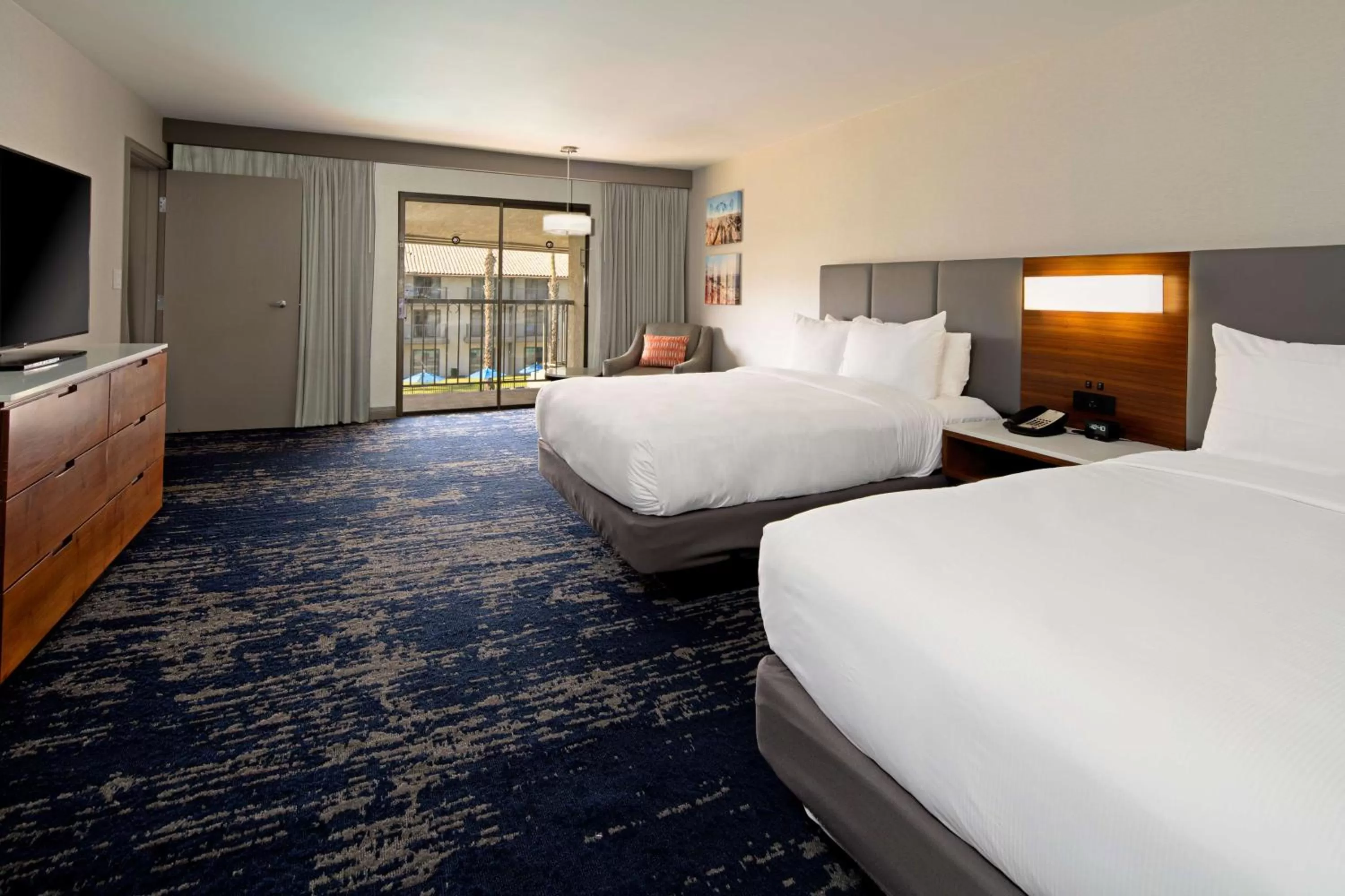 Two-Bedroom Family King Room with Two Queen Beds in DoubleTree by Hilton Bakersfield