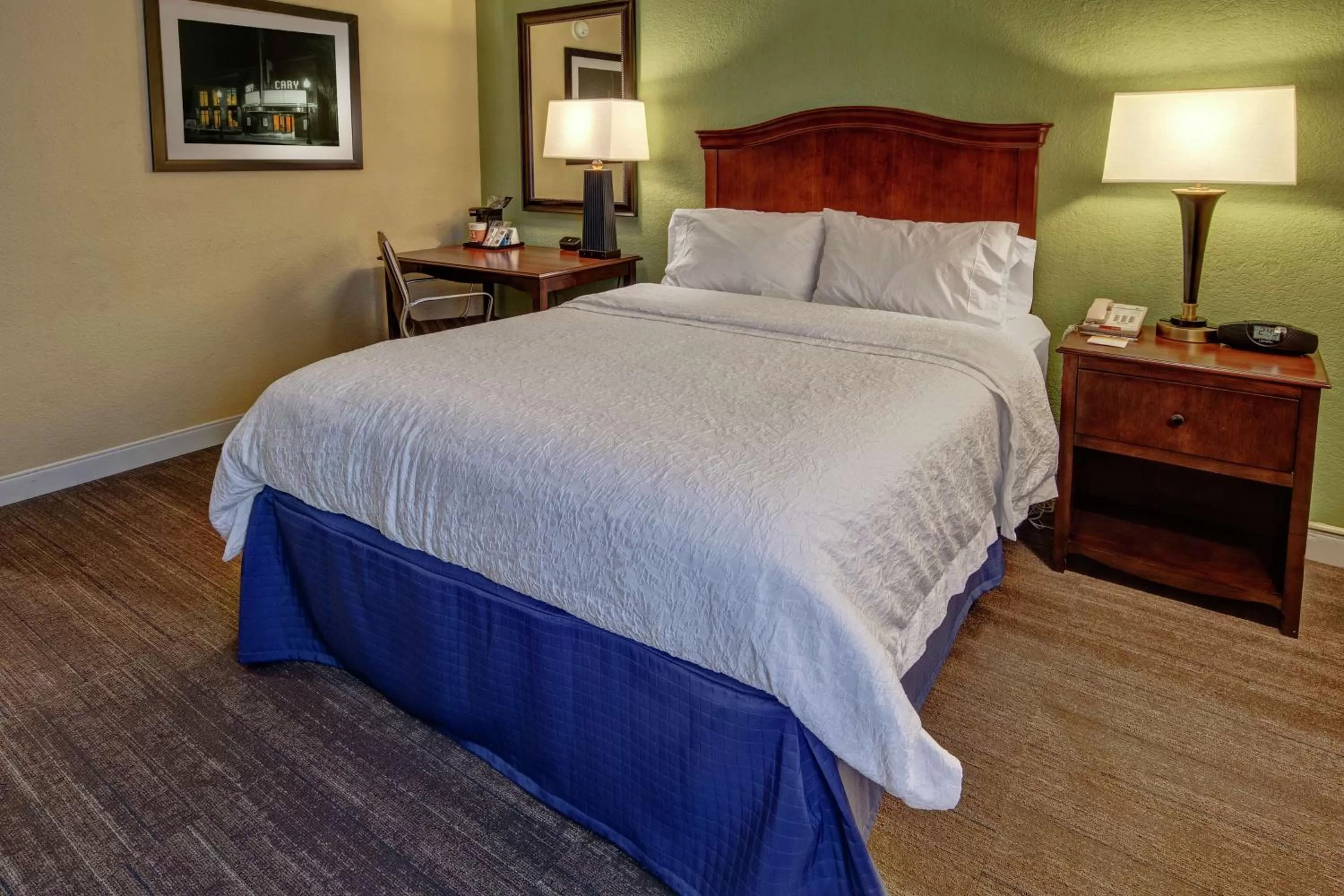 Queen Room with Bath Tub - Disability Access/Non-Smoking  in Hampton Inn Raleigh Cary