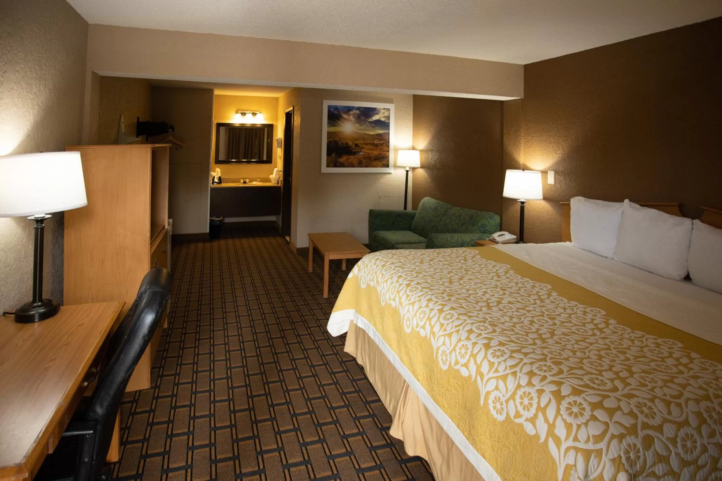 King Room - Non-Smoking in Days Inn by Wyndham Fairmont