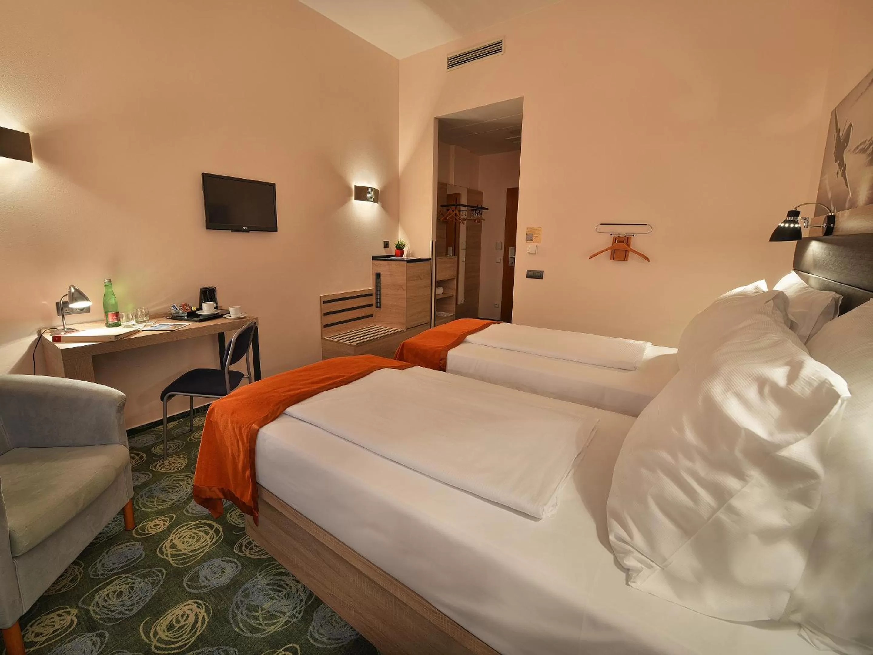 Double or Twin Room Superior in Ramada Airport Hotel Prague