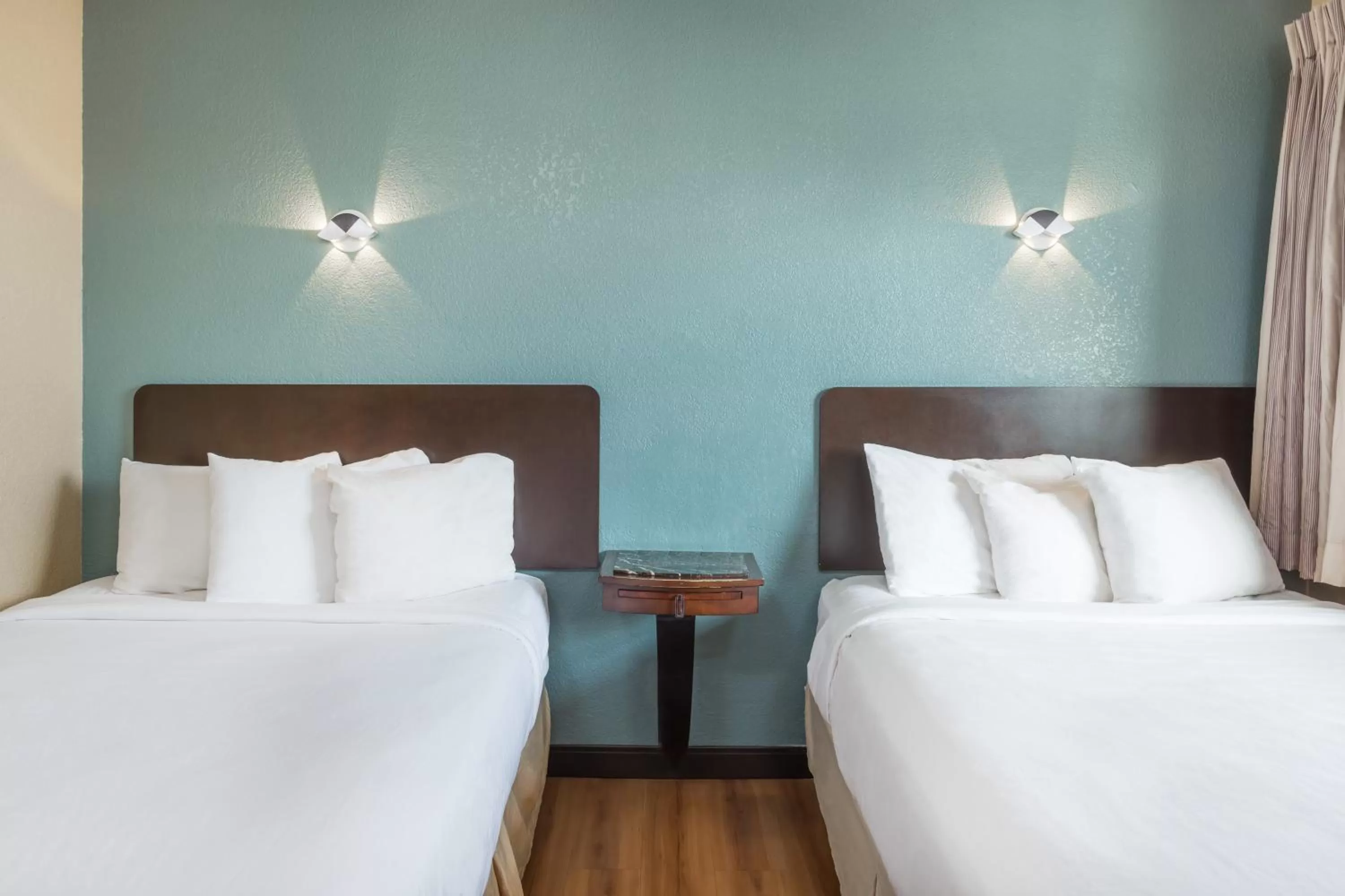 Quadruple Room - Non Smoking in Econo Lodge