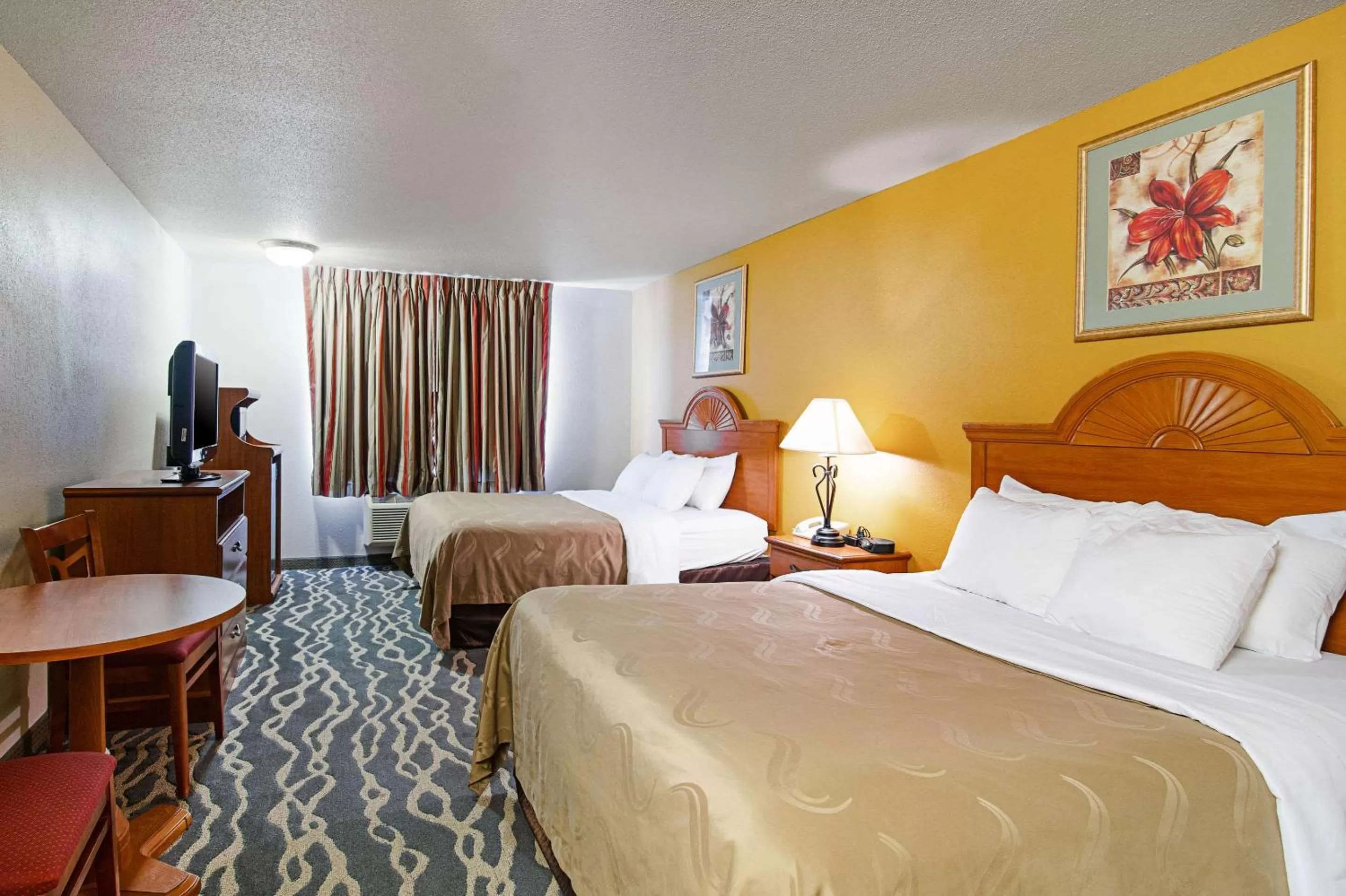 Queen Room with Two Queen Beds - Non-Smoking in Quality Inn Huron