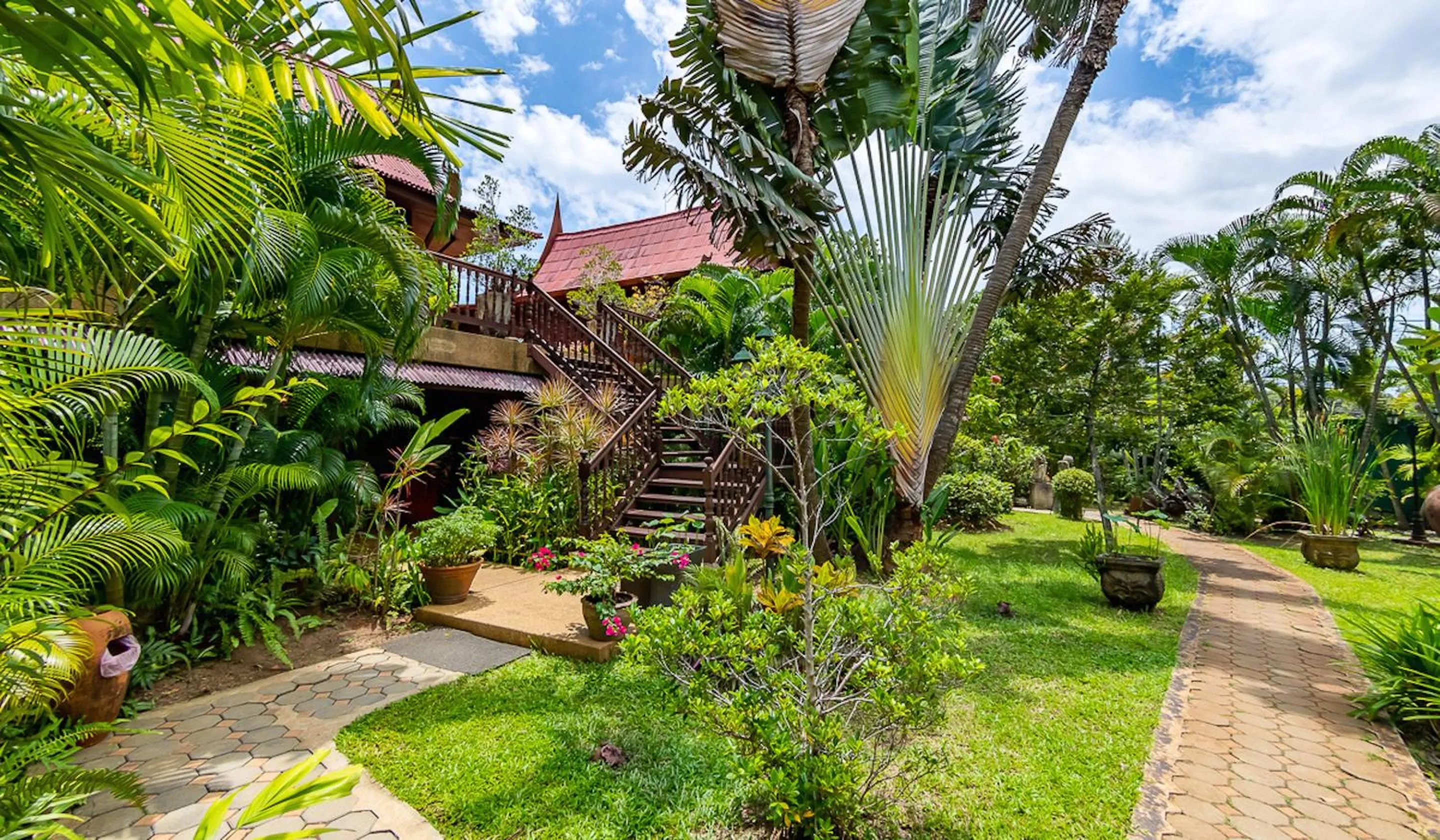 Deluxe Double Room with Garden View in Ban Kaew Villas