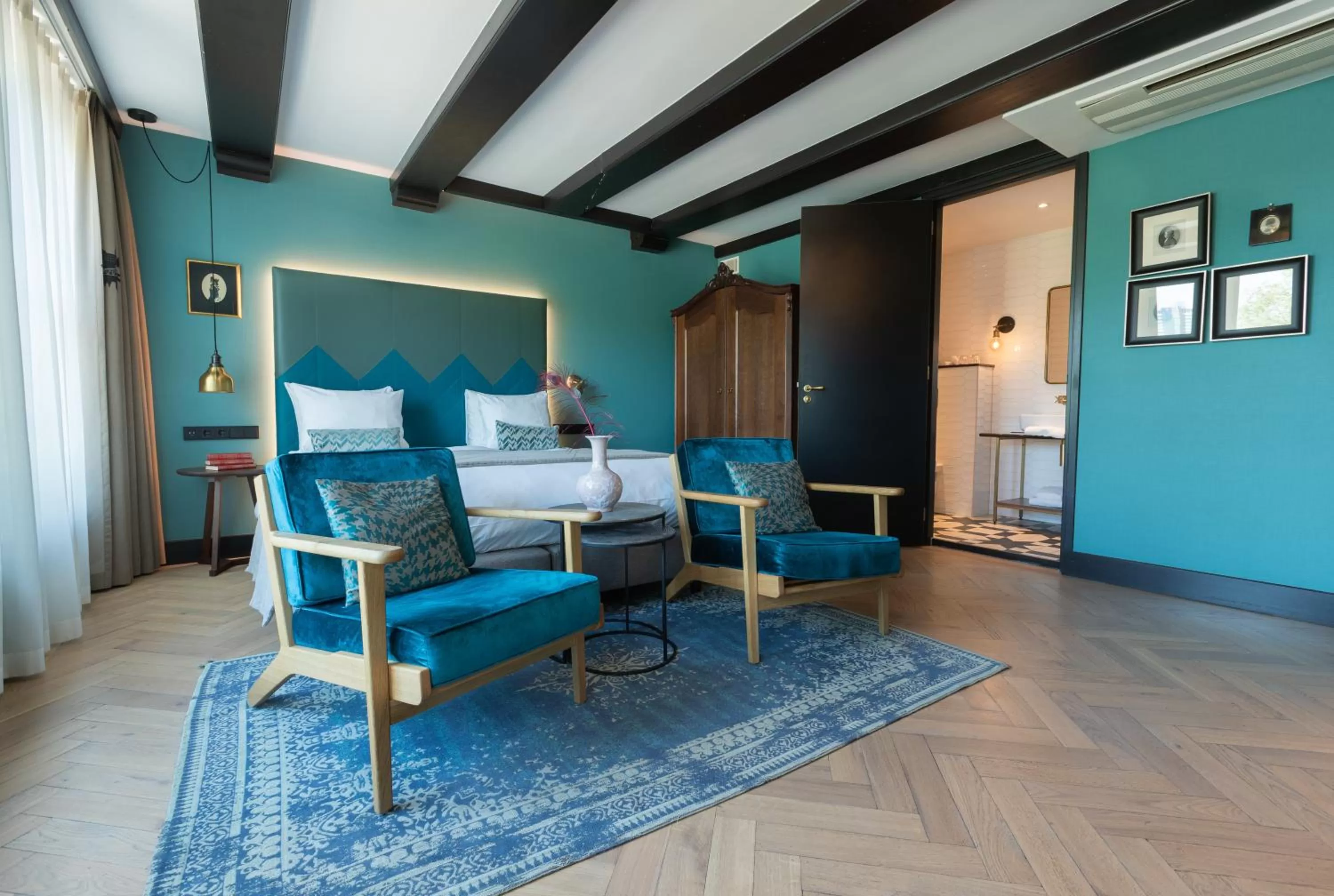 King Room in The Hendrick's Hotel