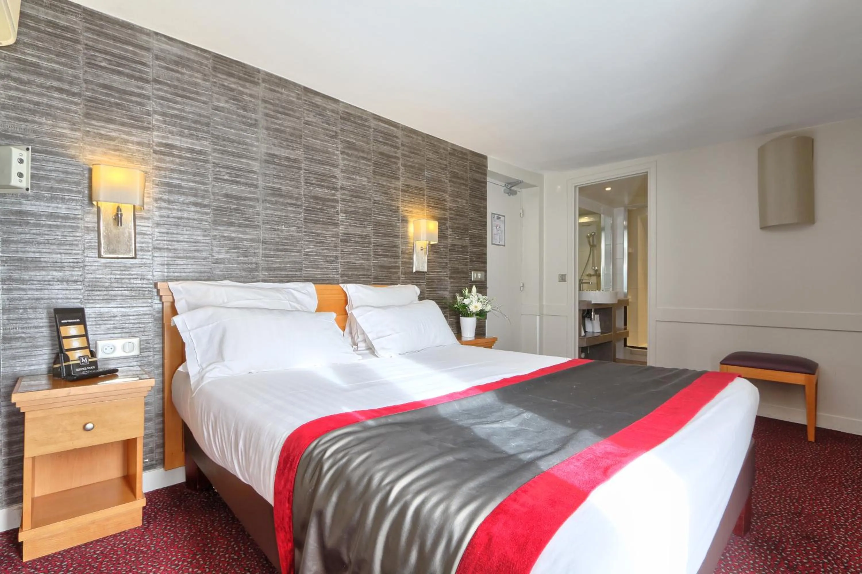 Superior Double or Twin Room with Balcony in Hôtel Mondial