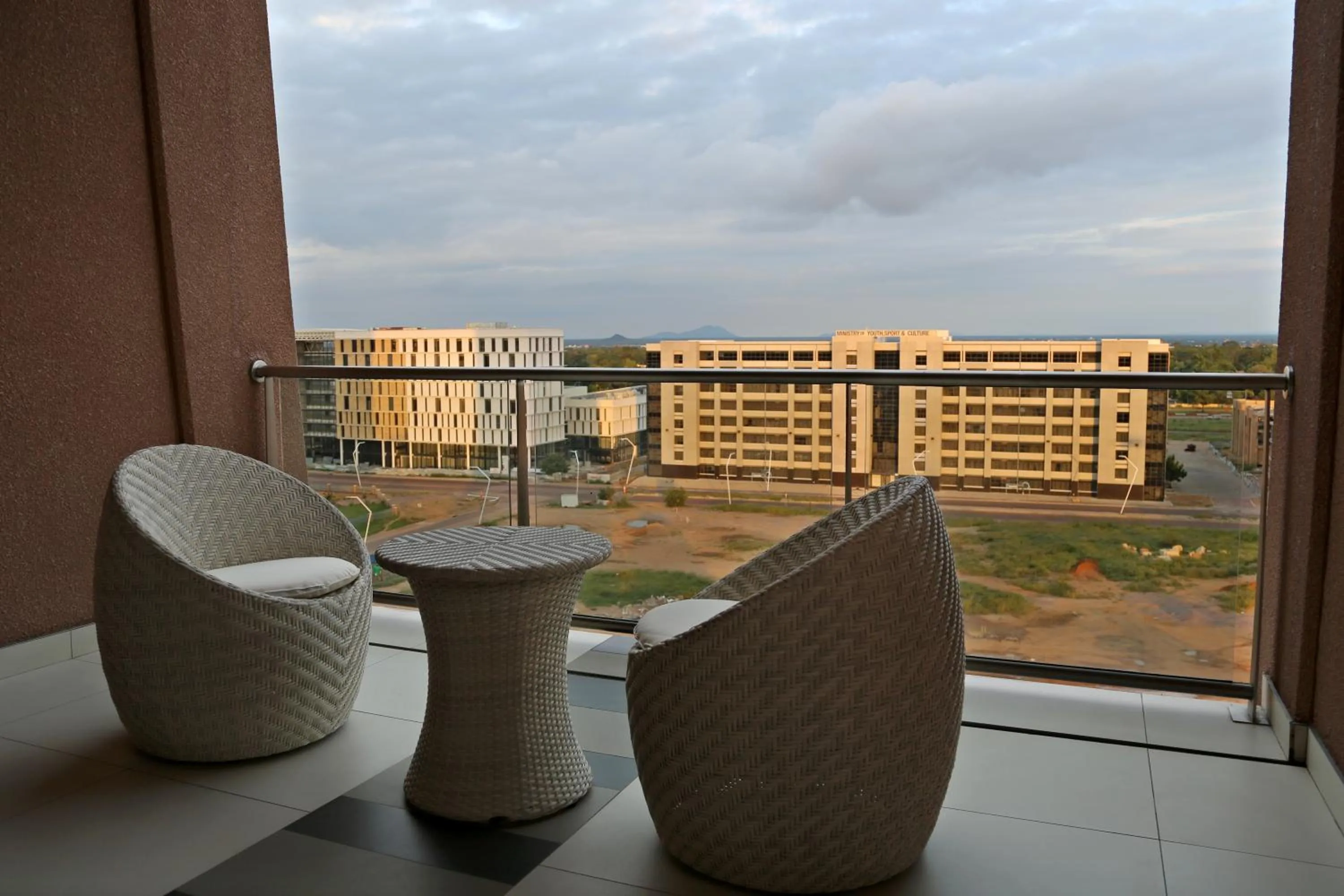 Queen Suite - single occupancy in Room50Two