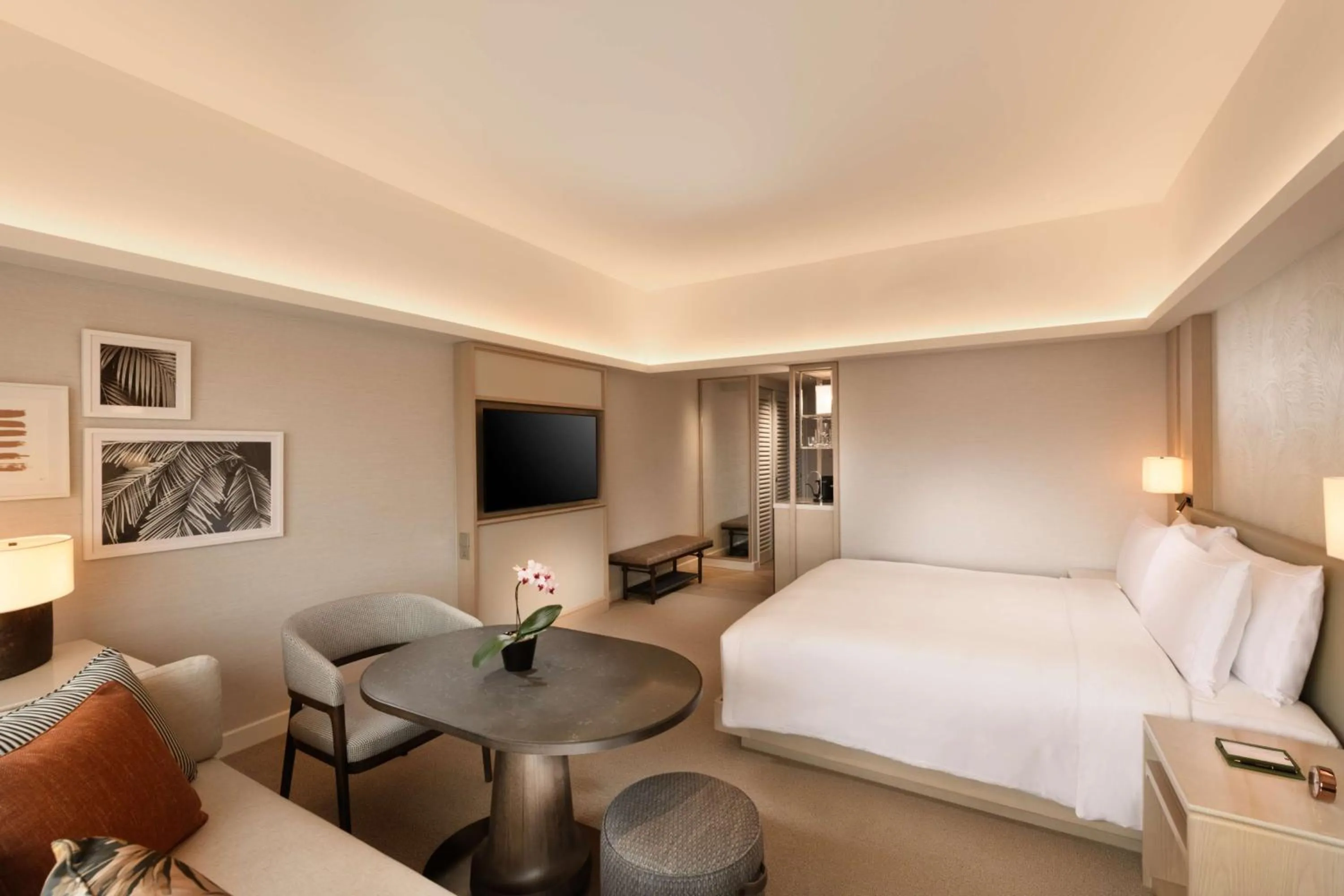 Deluxe King Room - High Floor in Conrad Singapore Orchard