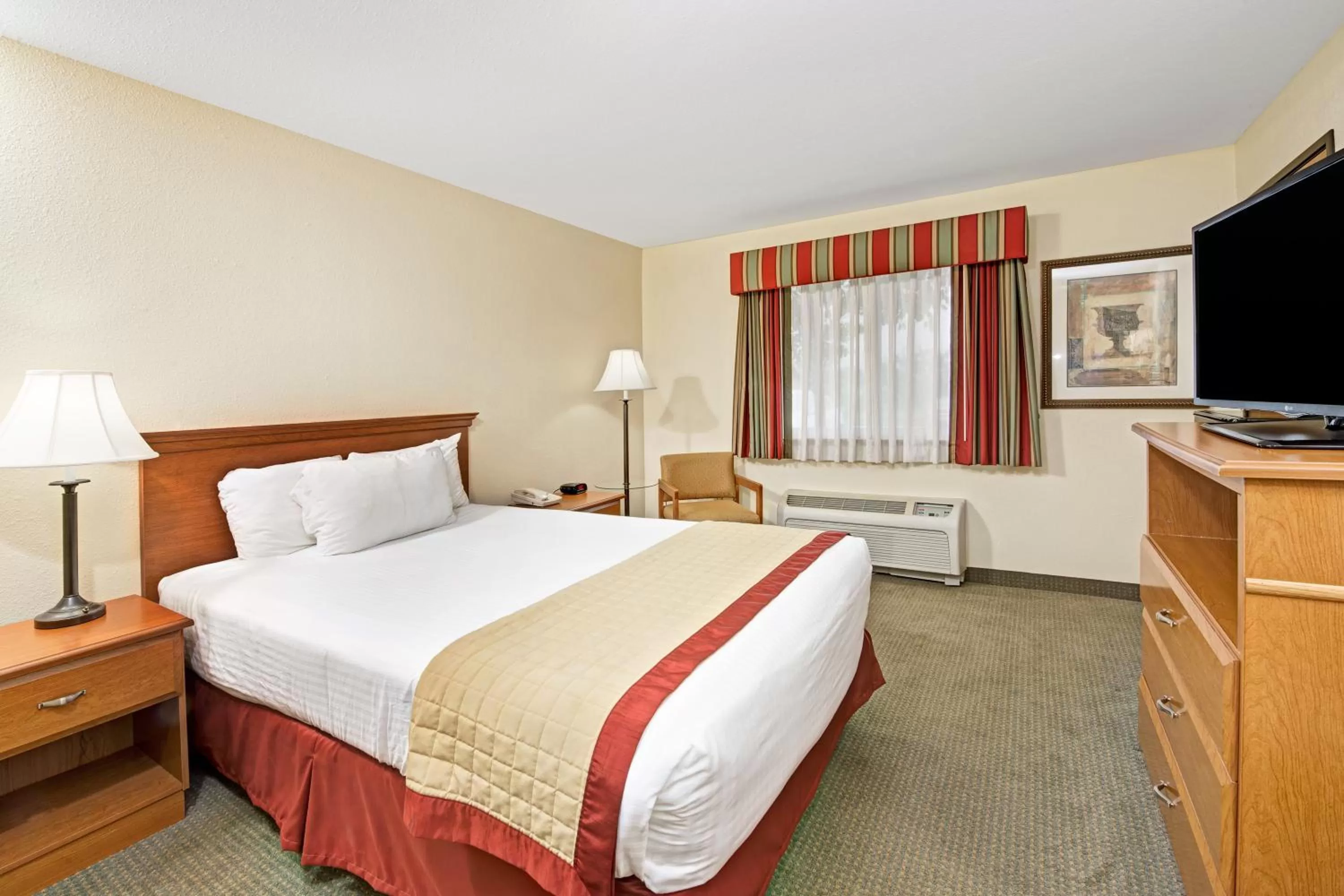 King Room - Non-Smoking in Baymont by Wyndham Indianapolis