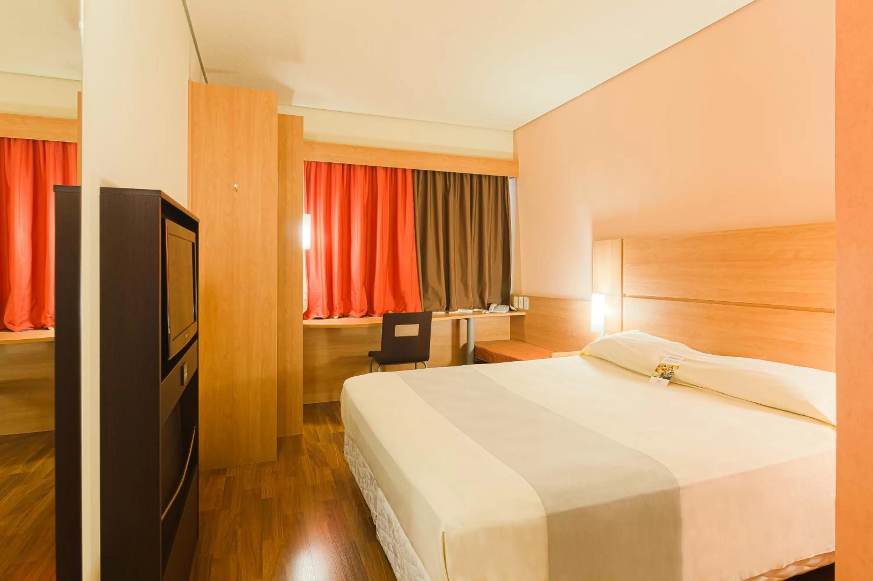 Standard Double Room in ibis Canoas Shopping