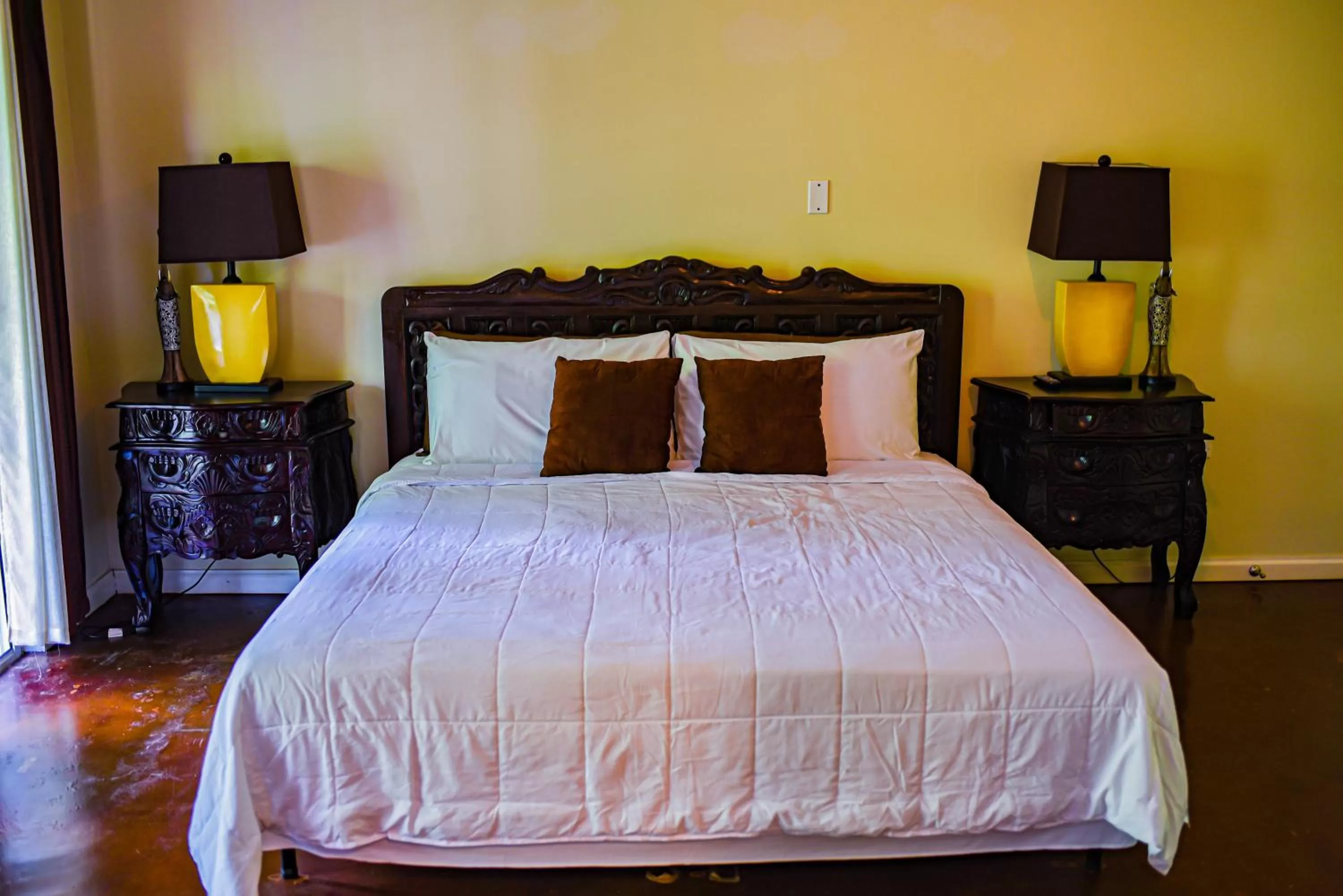 King Room - Disability Access in Blue Paloma Bed & Breakfast