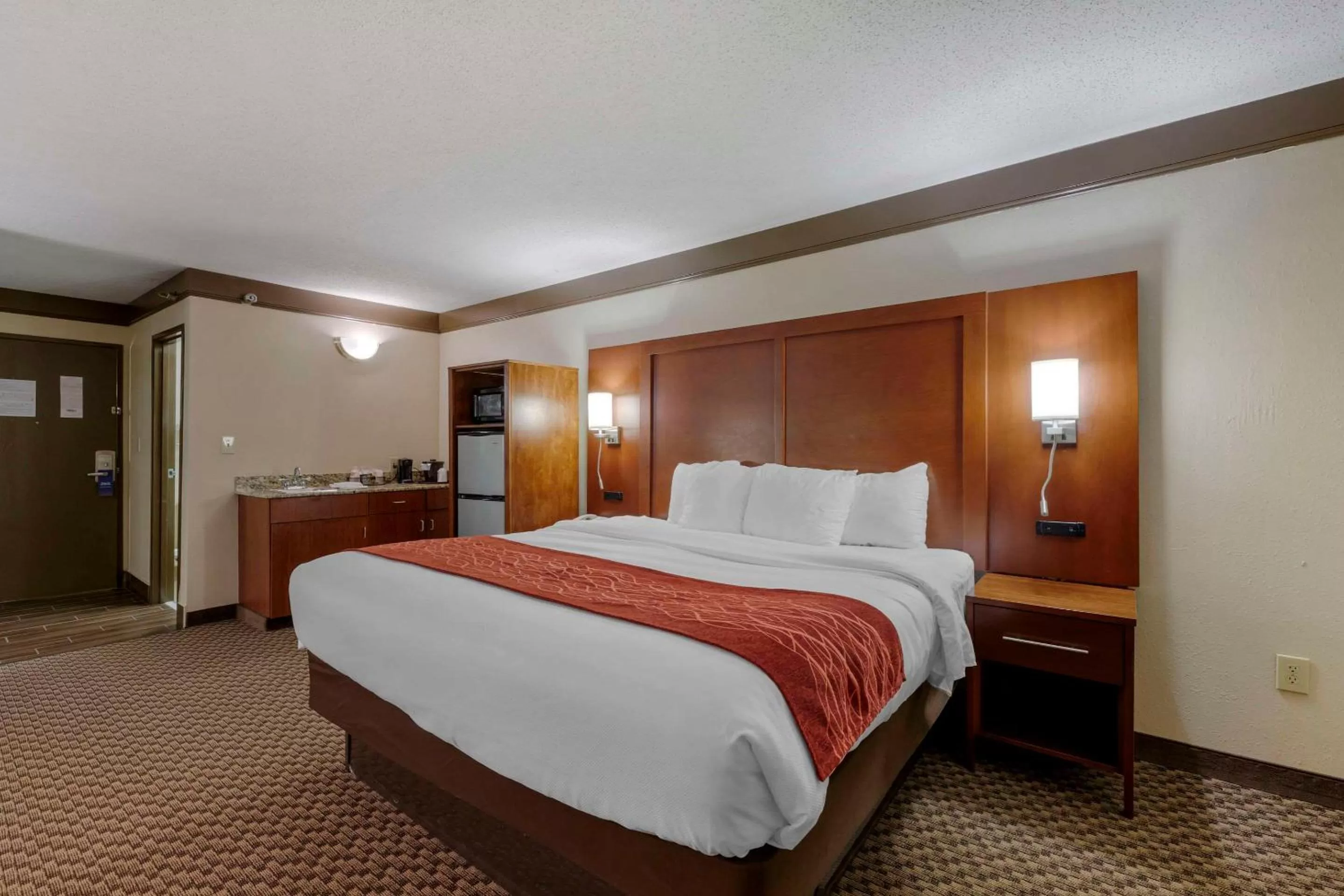 Bedroom, Bed in Comfort Inn Mount Vernon Downtown