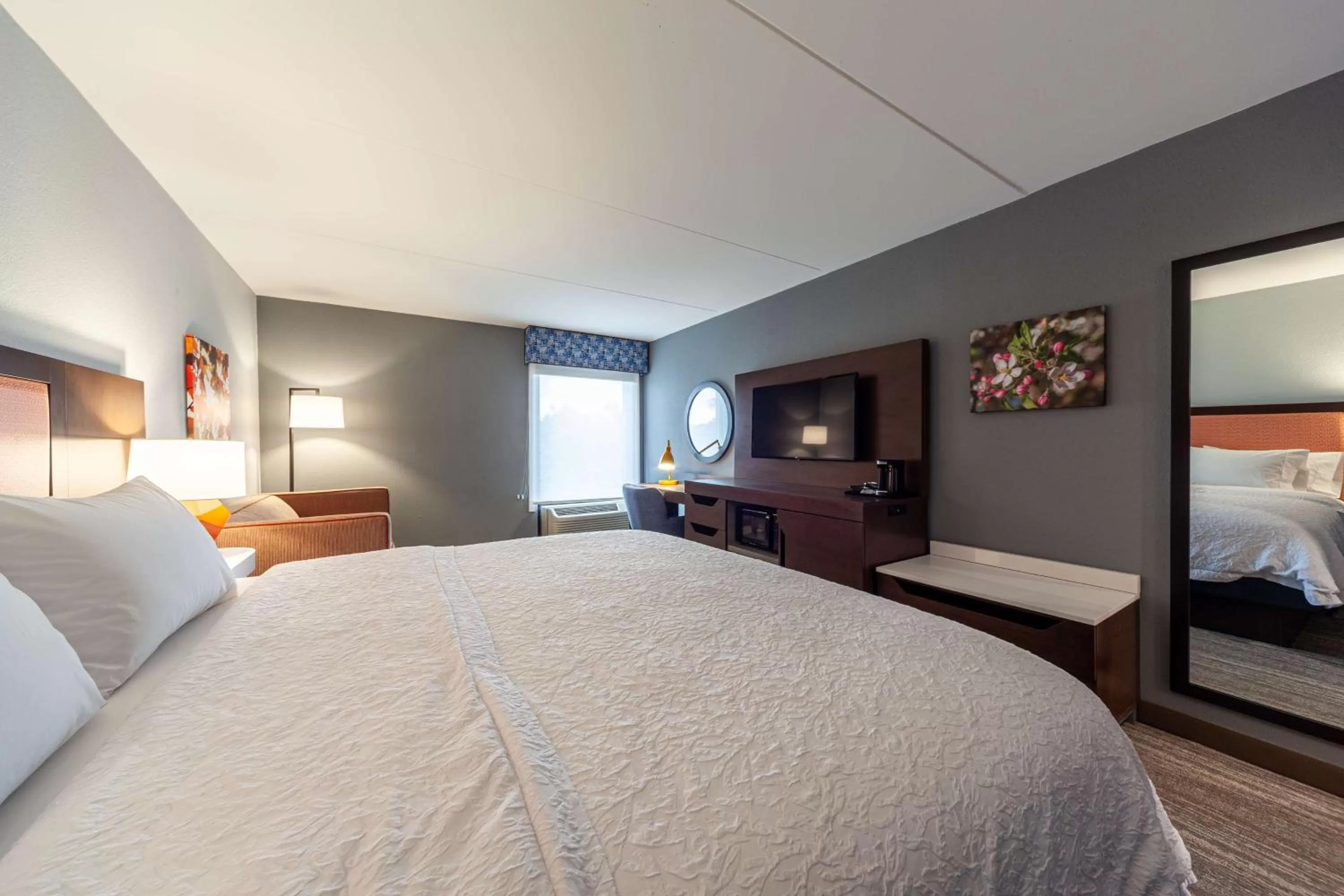 King Room in Hampton Inn Winchester