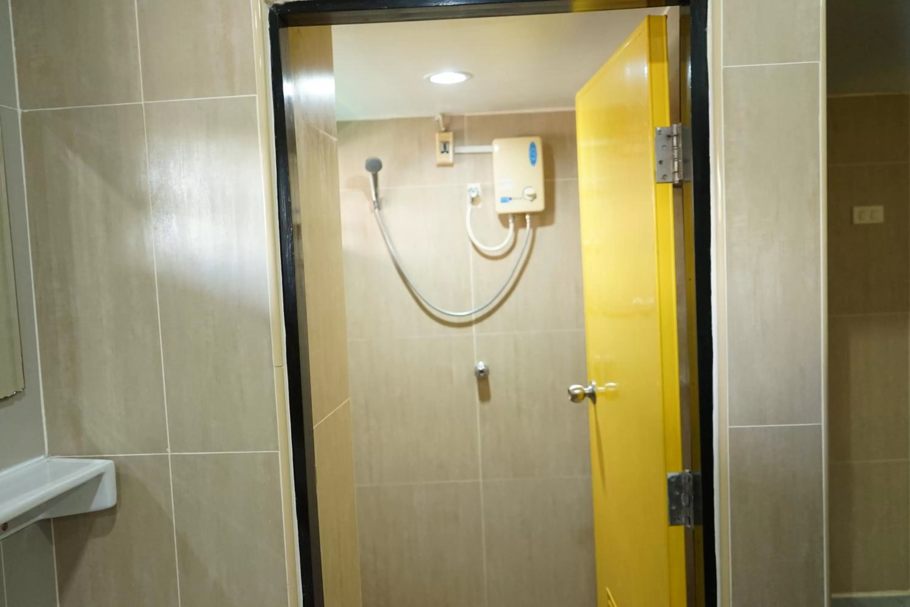 Double Room with Private Bathroom in Yes Kaosan