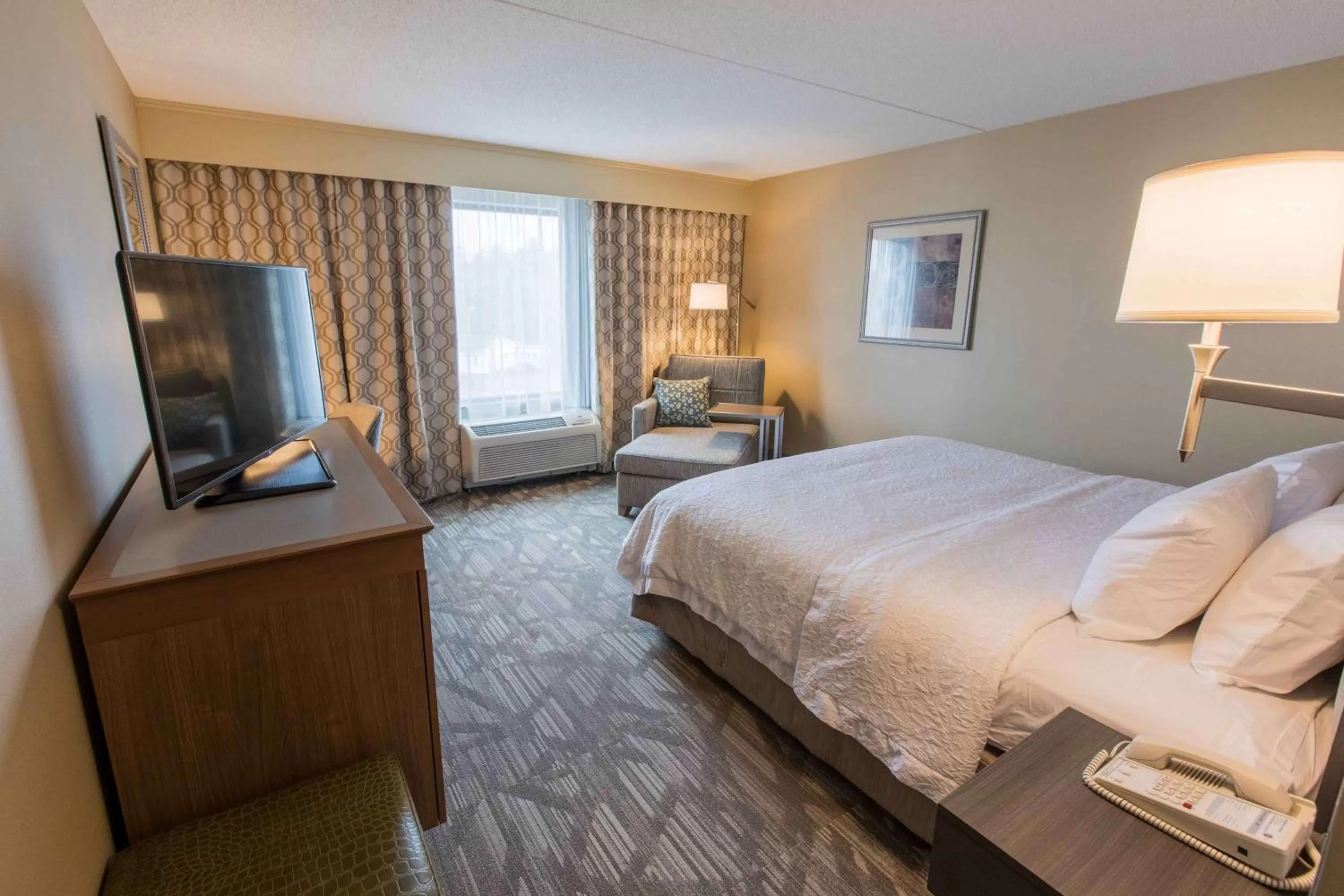 Bedroom, Bed in Hampton Inn & Suites Tilton