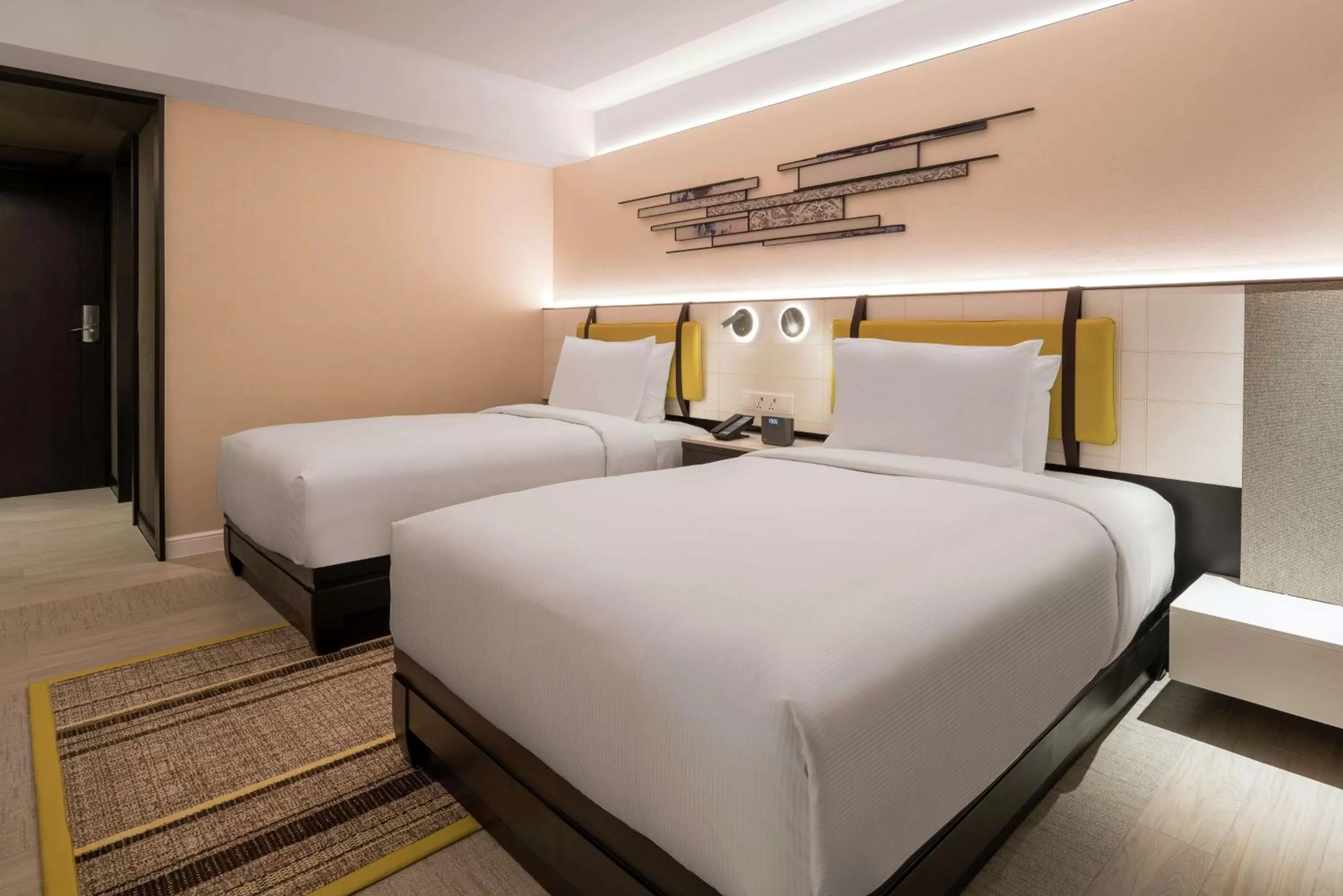 Deluxe Twin Room in DoubleTree by Hilton Bangkok Ploenchit