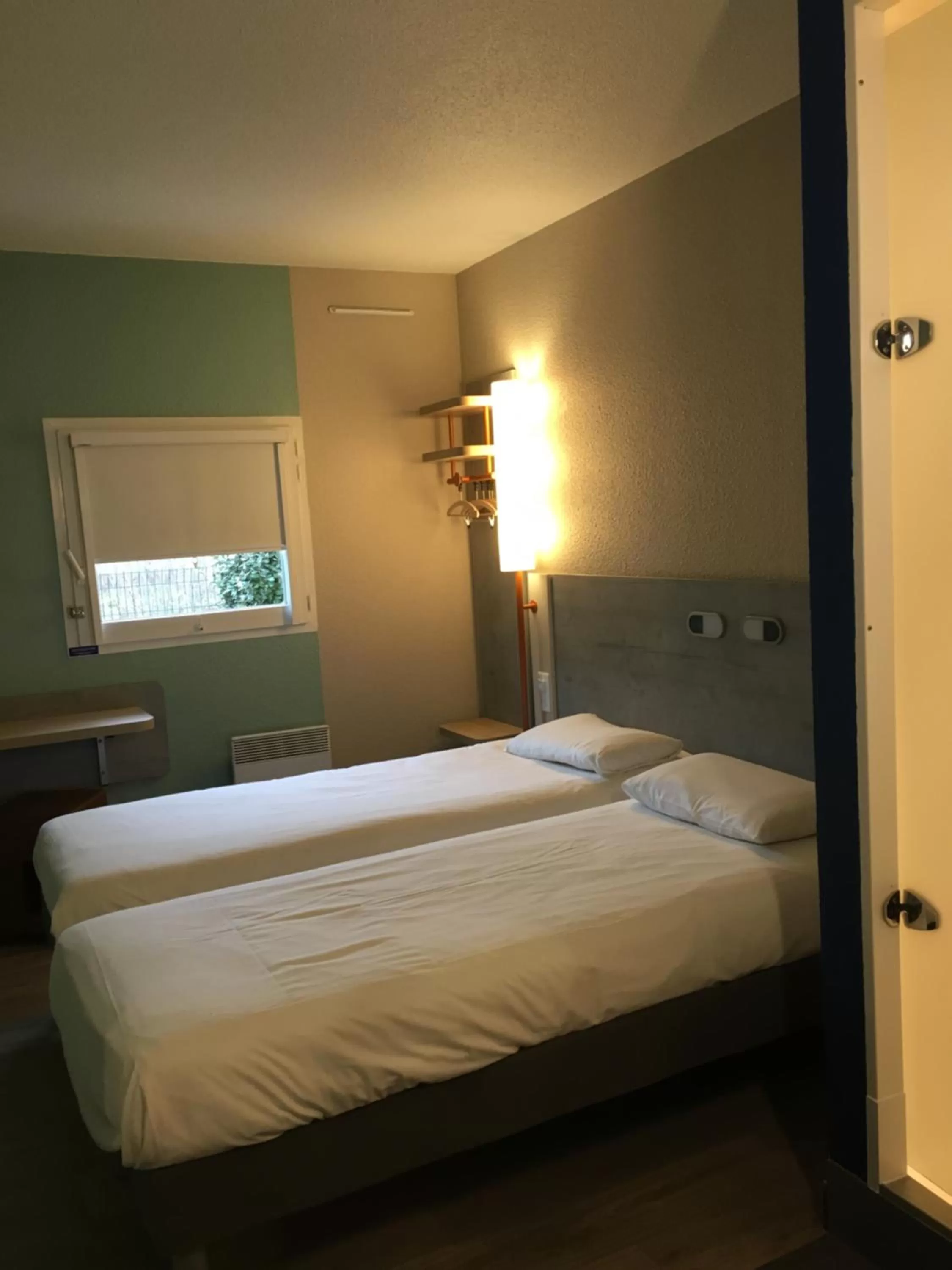 Twin Room in ibis budget Rochefort