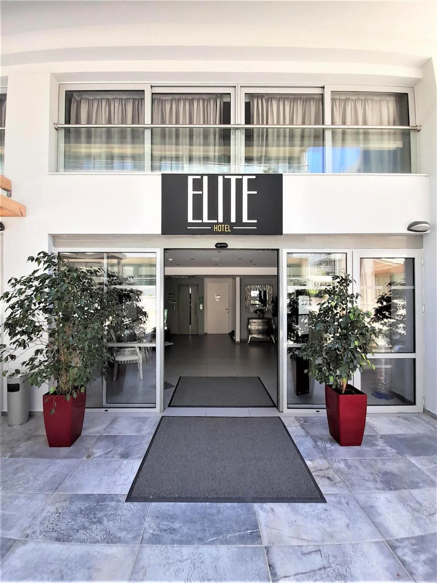 Facade/entrance in Elite Hotel