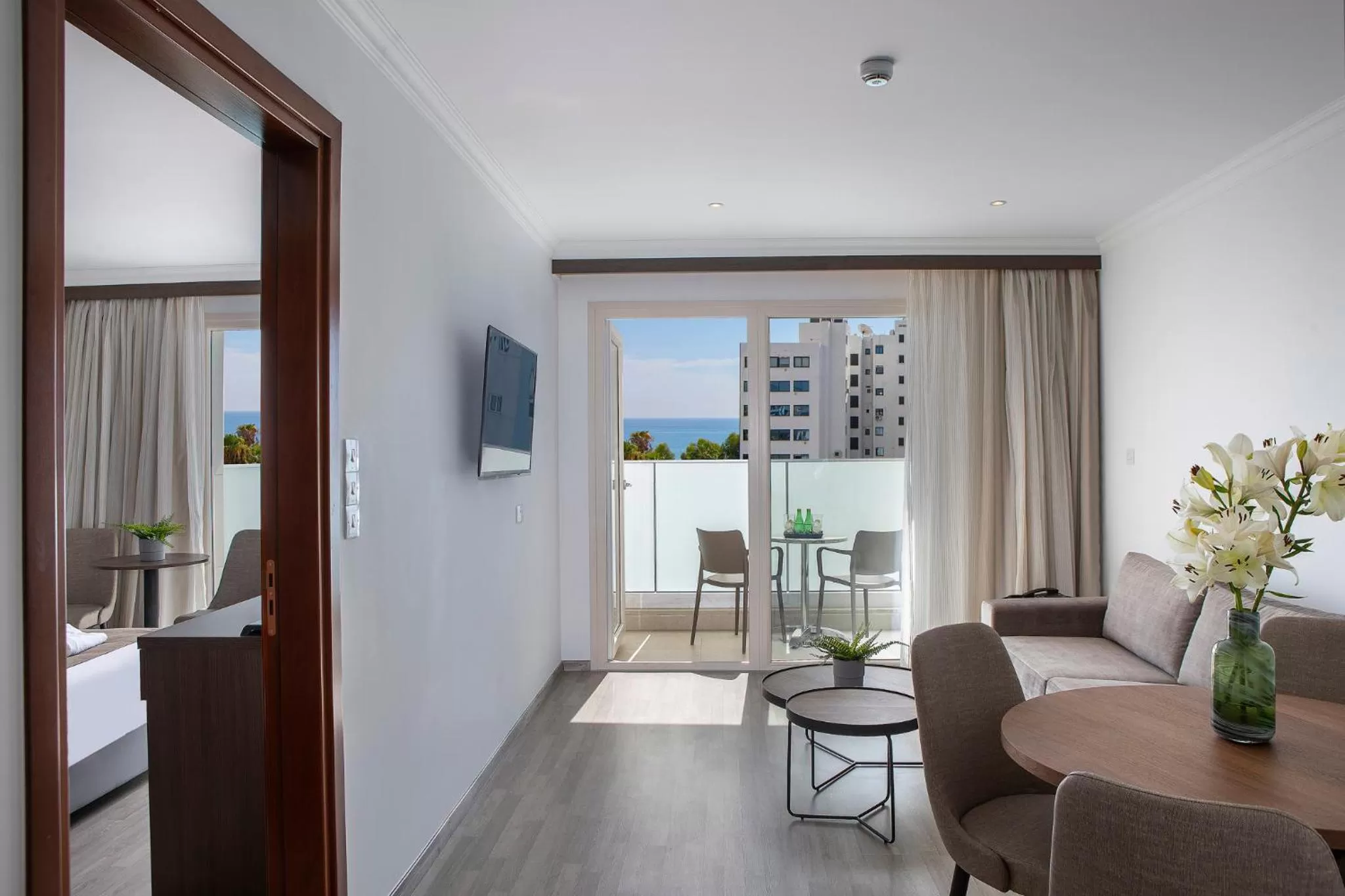 Suite with Sea View in Kapetanios Limassol Hotel