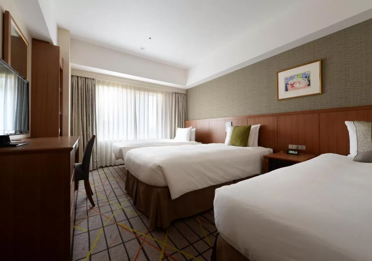 Standard Twin Room with Extra Bed - Non-Smoking in Hotel Metropolitan Tokyo Ikebukuro