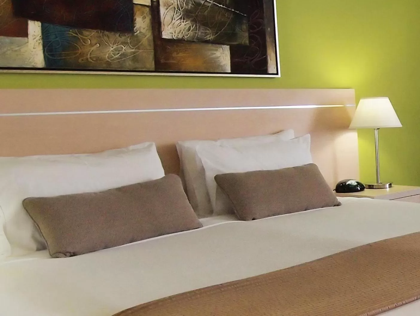 Hotel Room in Oaks Townsville Gateway Suites